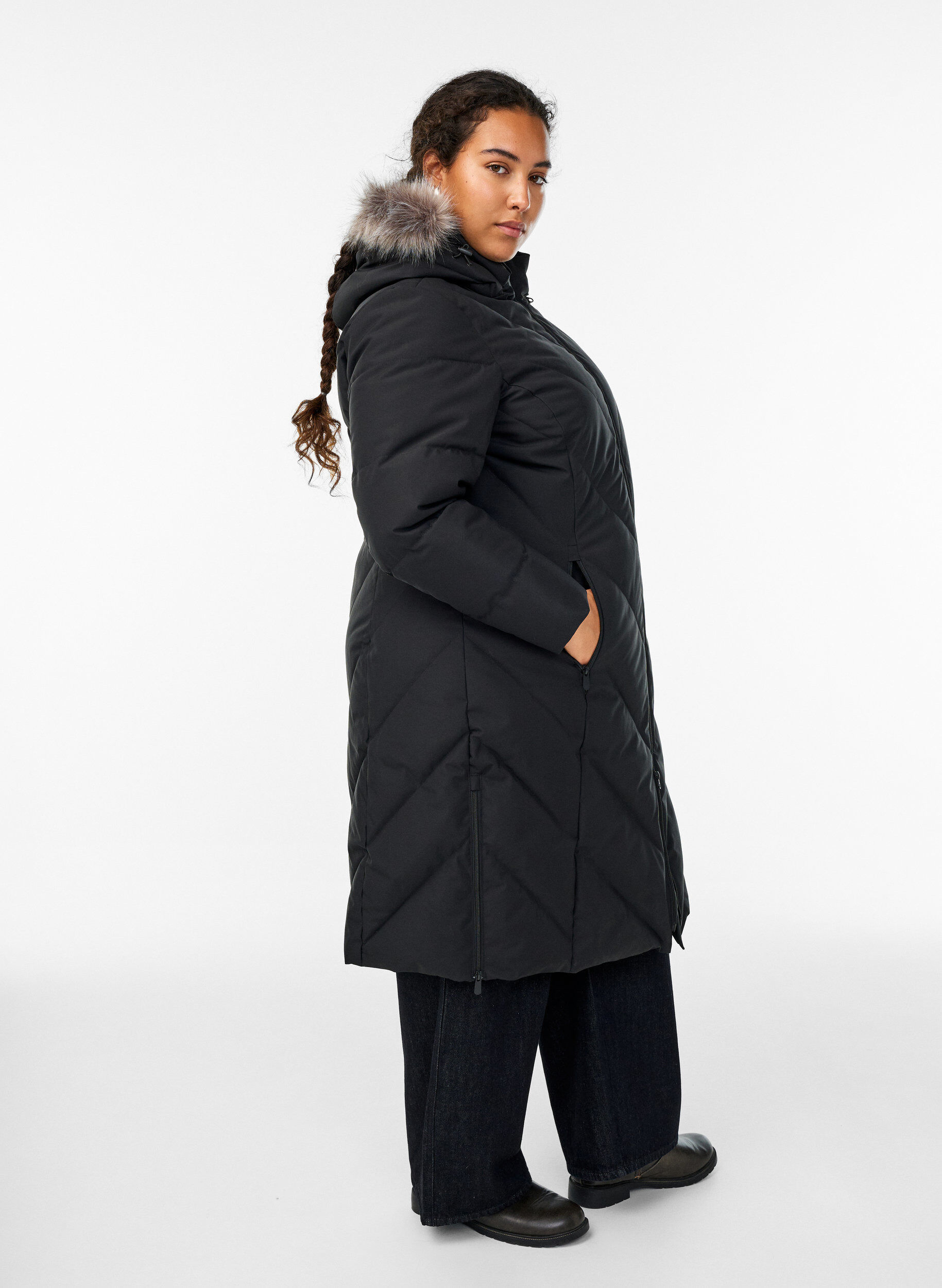ZizzifashionLong winter coat with hook fastenings and a faux fur collar, Black, Model image number 1