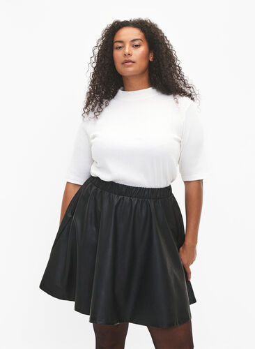 Imitated leather skirt with loose fit, Black, Model image number 0