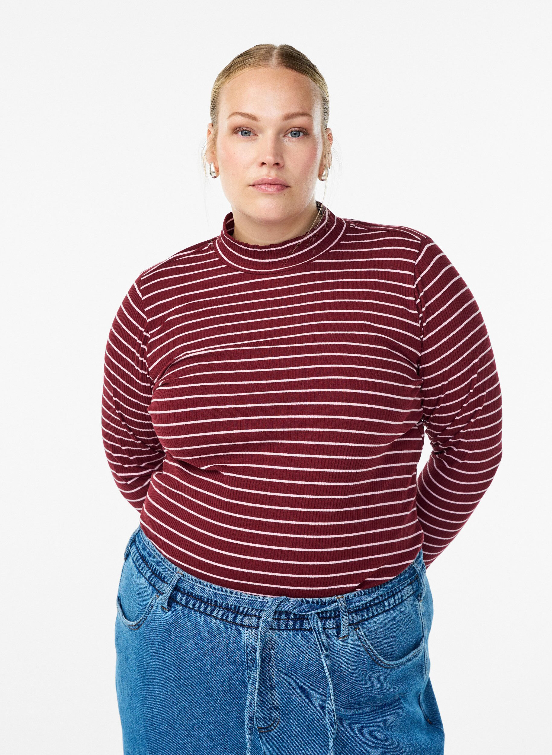 Striped ribbed jersey blouse with a high neck, Dark Bordeaux, Model