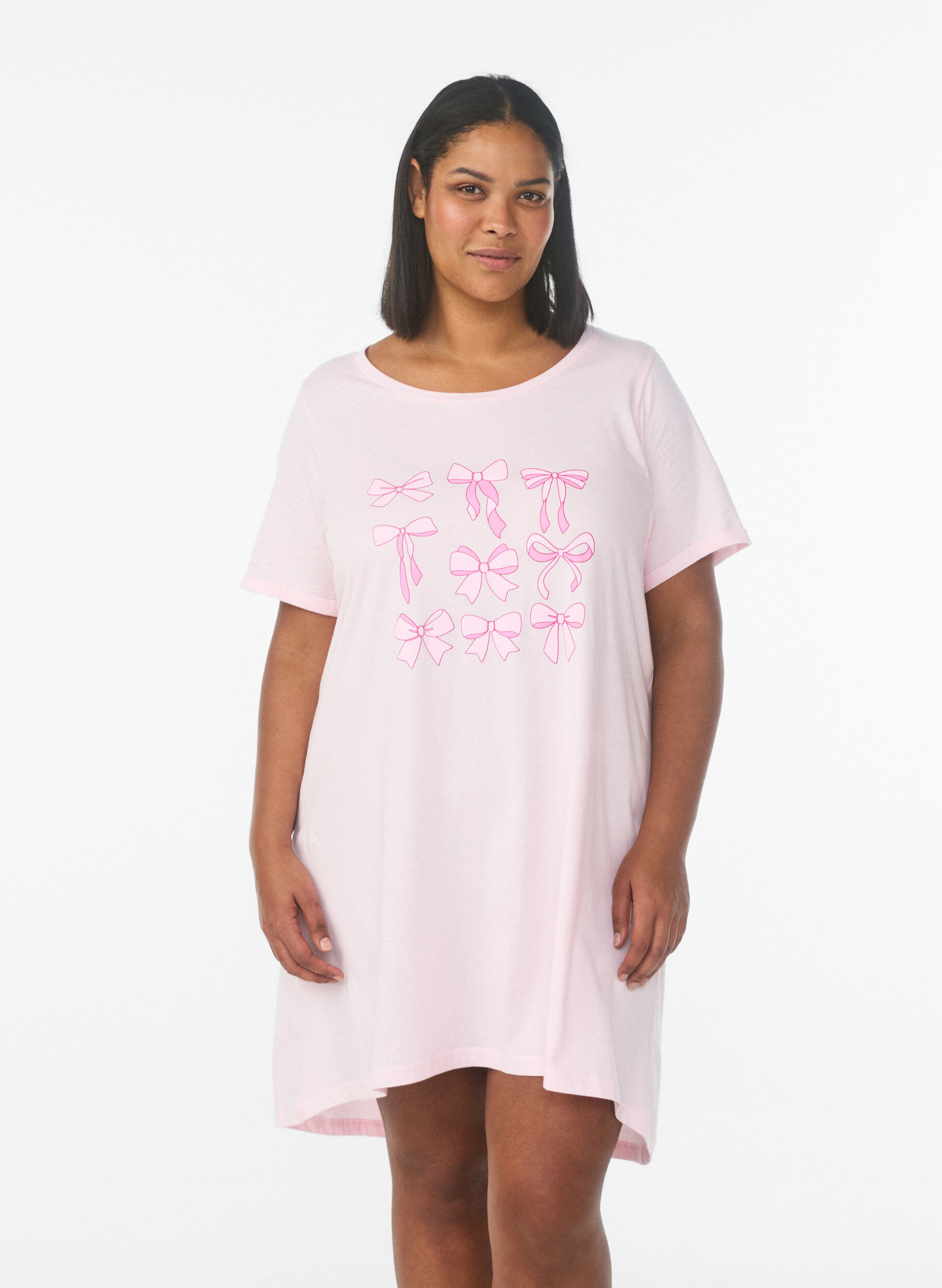 Short-sleeved nightgown in organic cotton, Rose, Model