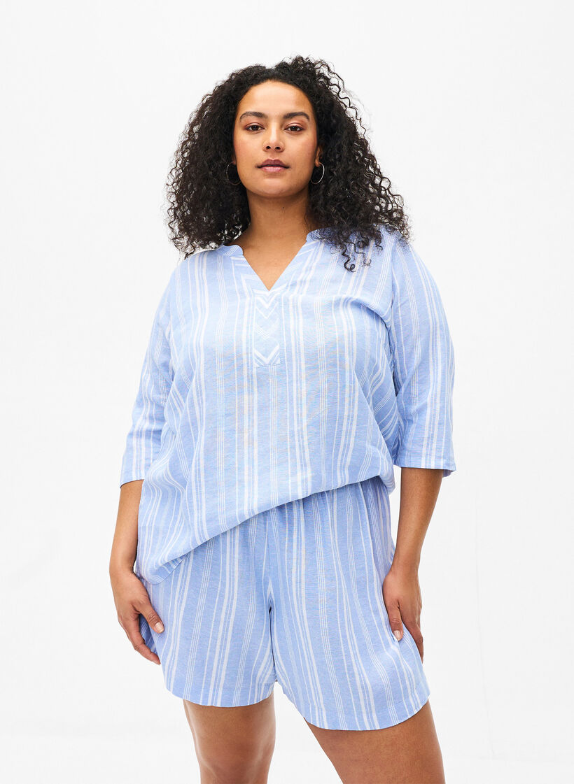 Striped shorts in a linen-viscose blend, Light Blue, Model image number 0