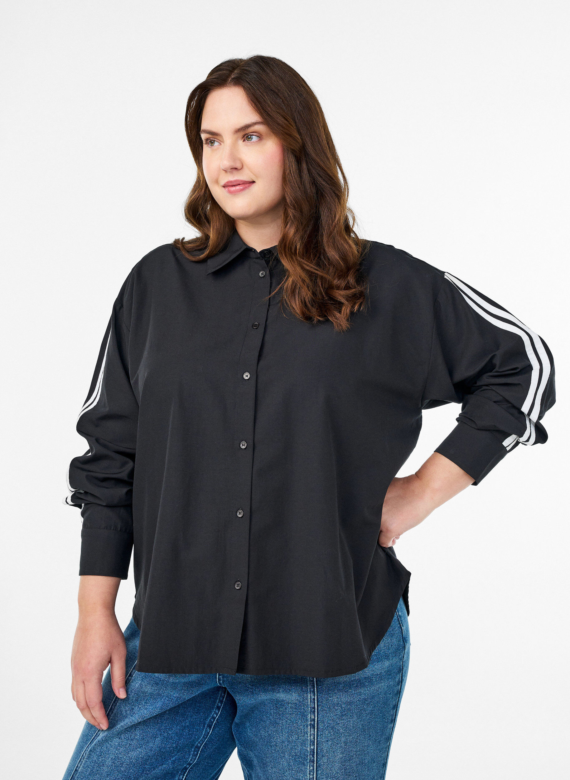 Loose shirt with sporty stripes on the sleeves, Black, Model