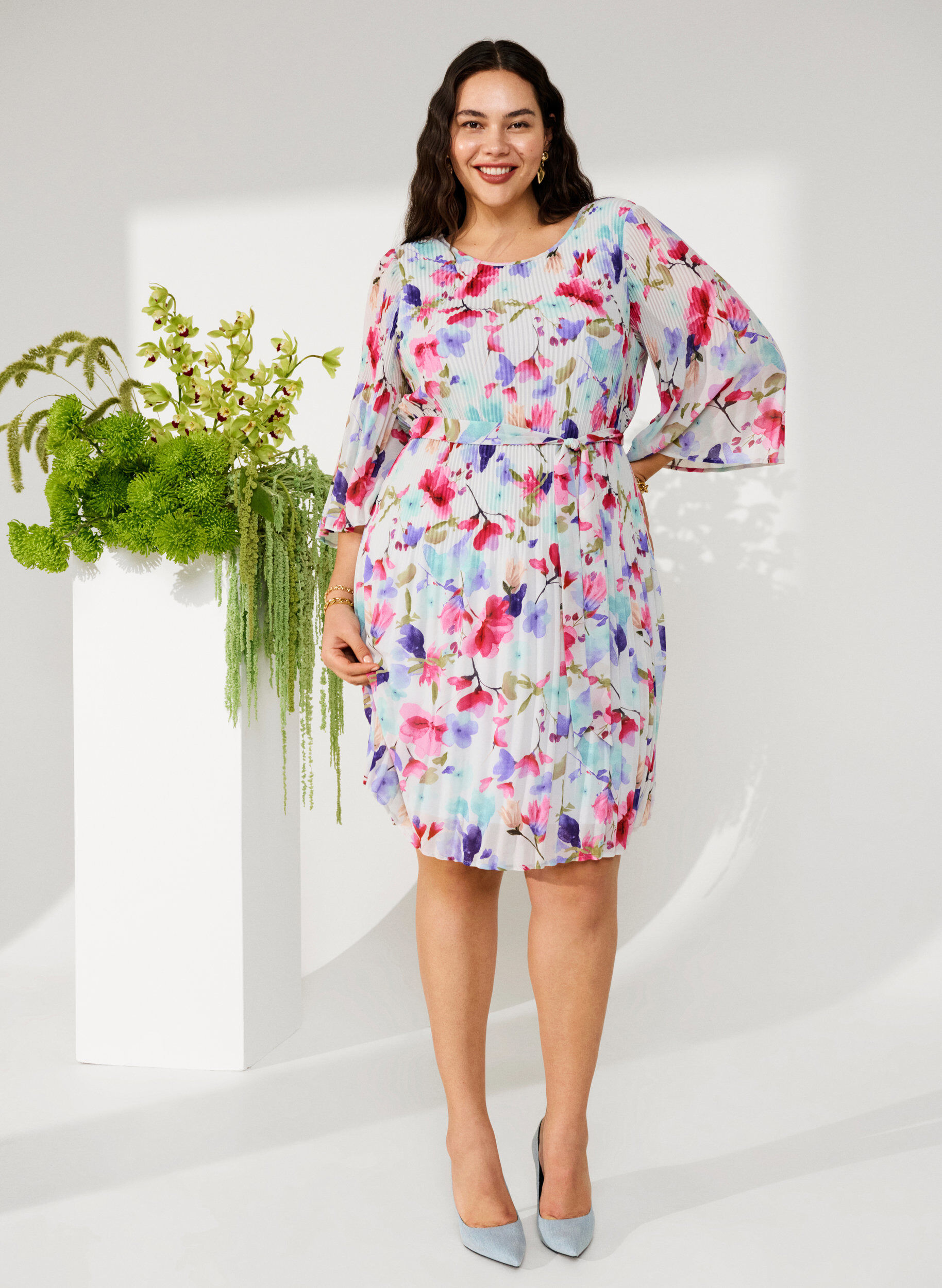 Zizzifashion Printed pleated dress with waist tie, White/MultiFlowerAOP, Image image number 0