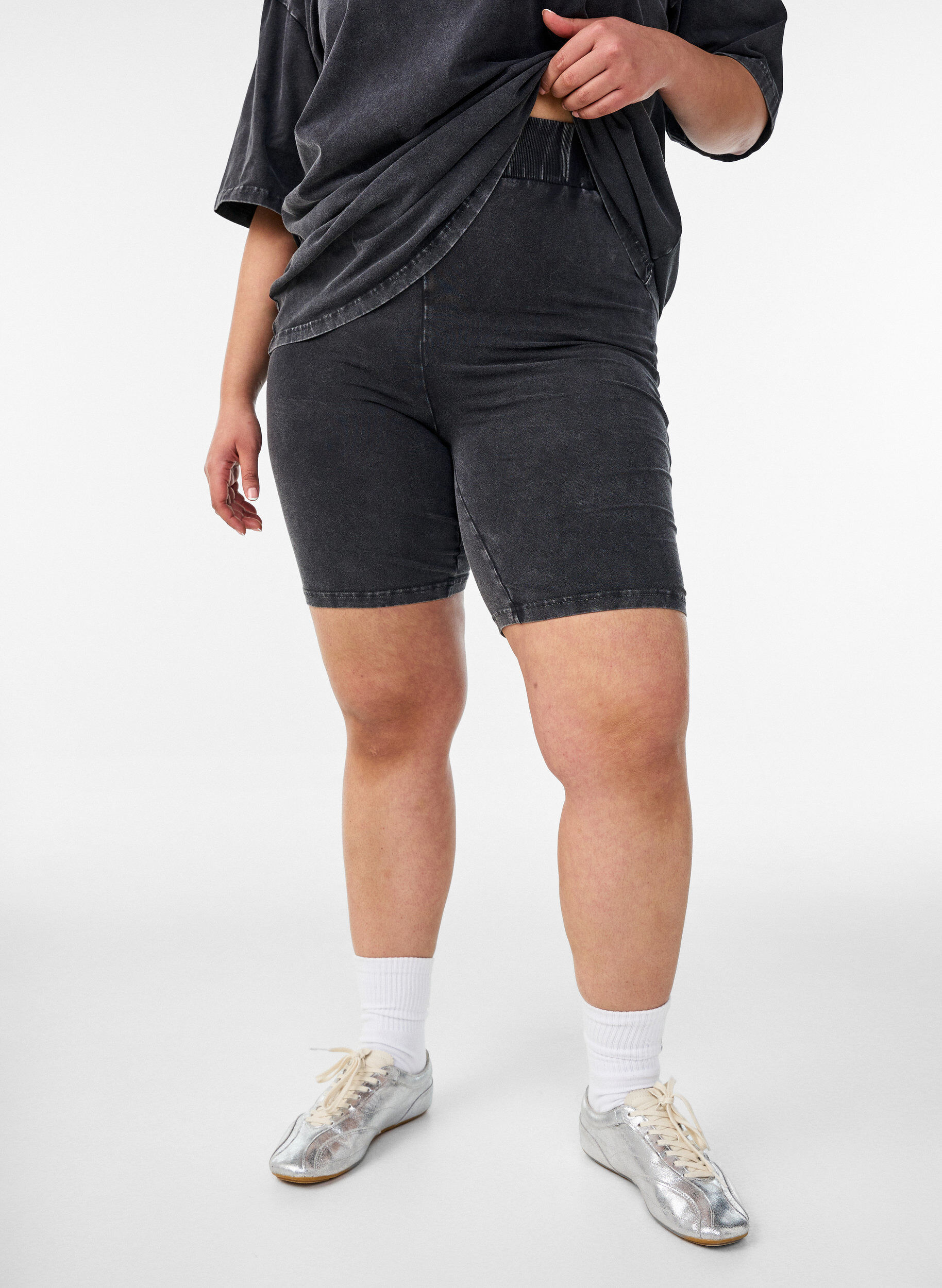 Zizzifashion Fitted jersey shorts with a washed effect, Black, Model image number 3
