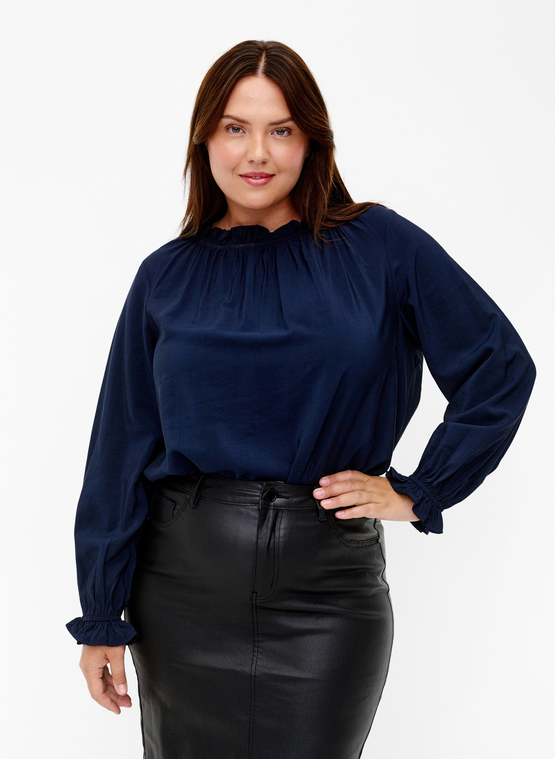 Zizzifashion Long-sleeved viscose blouse with ruffles, Total Eclipse, Model image number 0