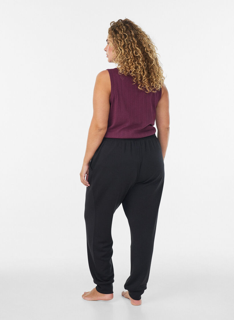 Night top in organic cotton with a textured pattern, Dark Bordeaux, Model image number 2