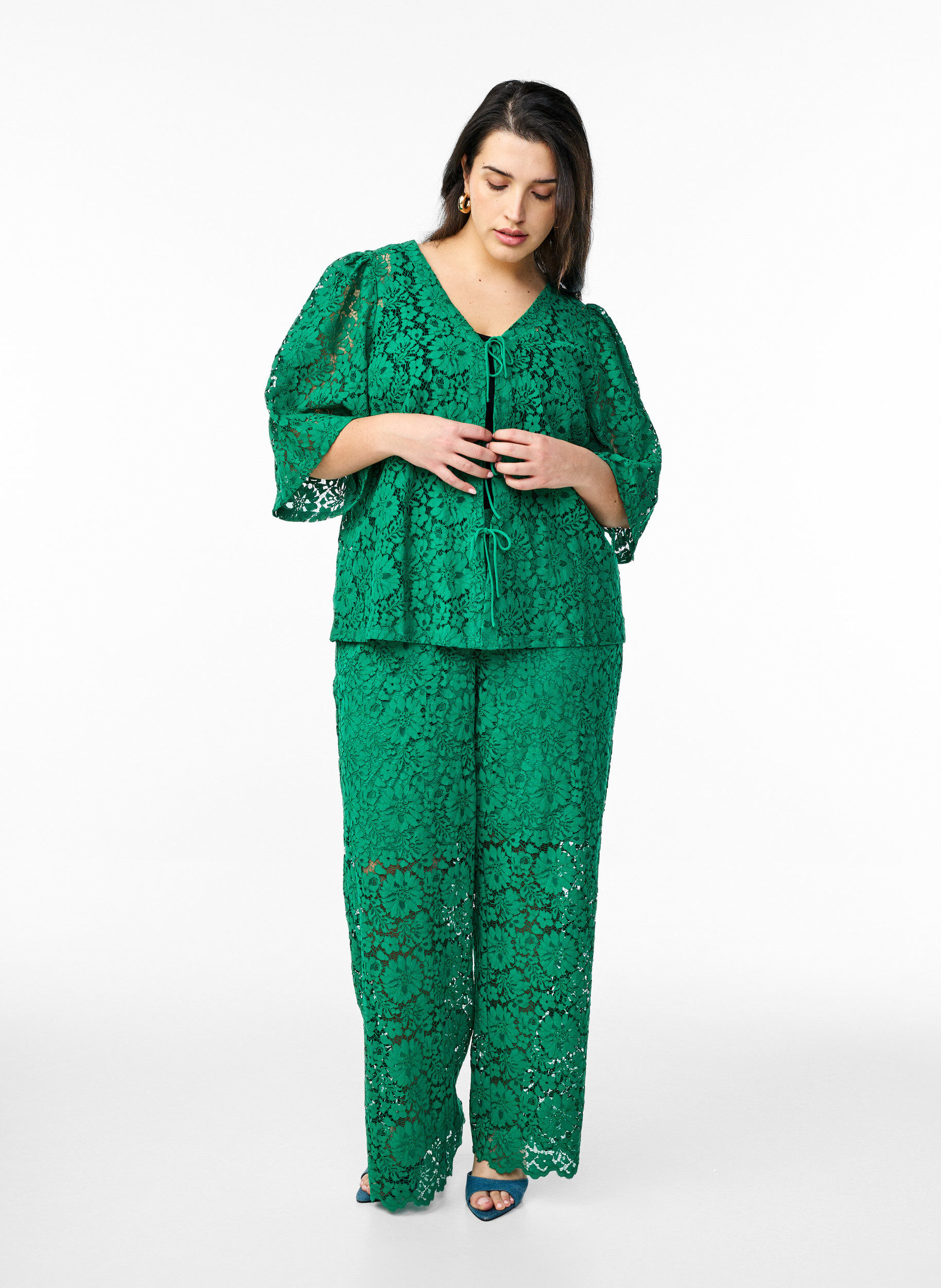 Zizzifashion Lace blouse with 3/4 sleeves and bows on the front, Green, Model image number 1