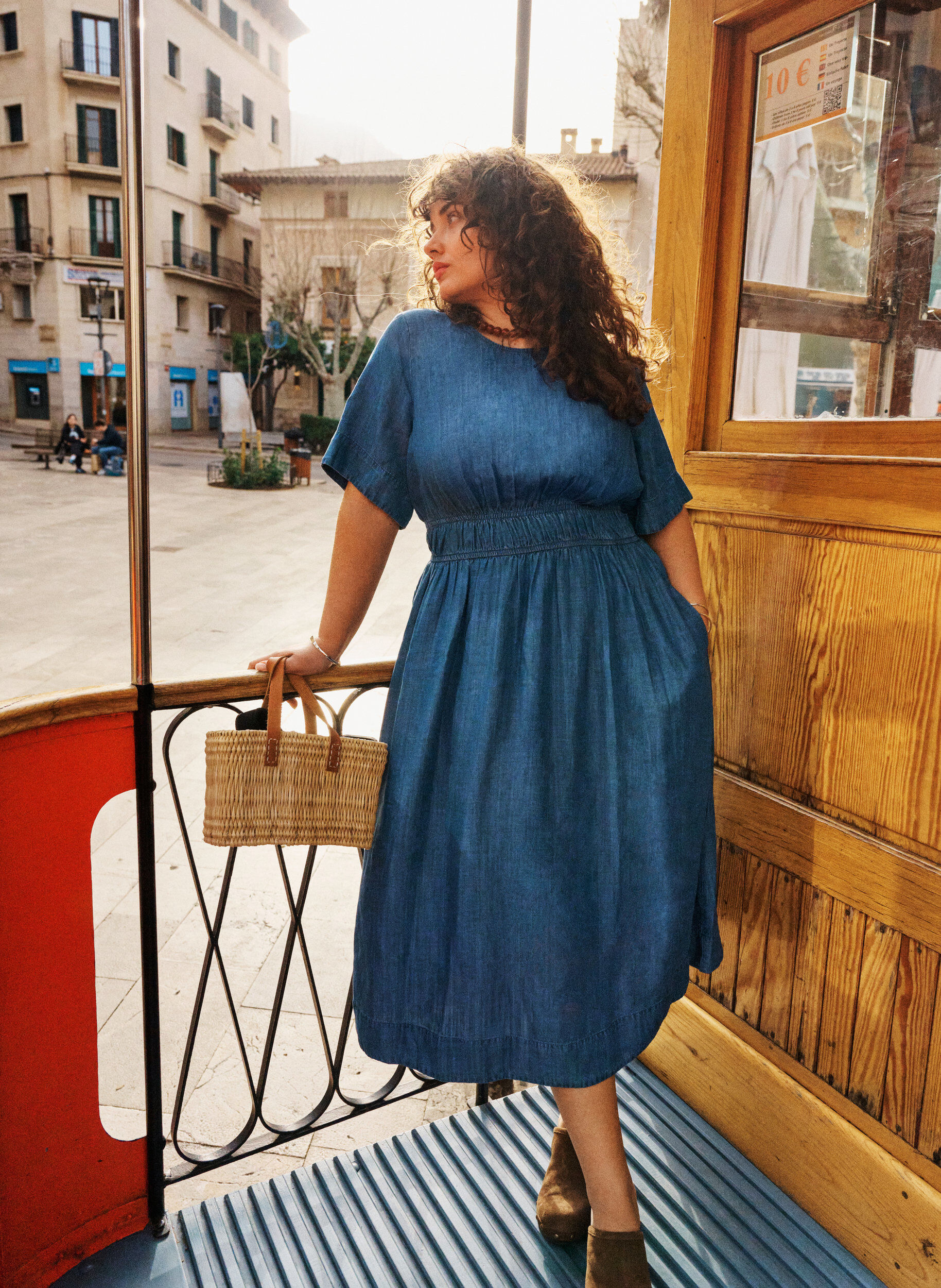 Midi dress in a denim look with an elasticated waist