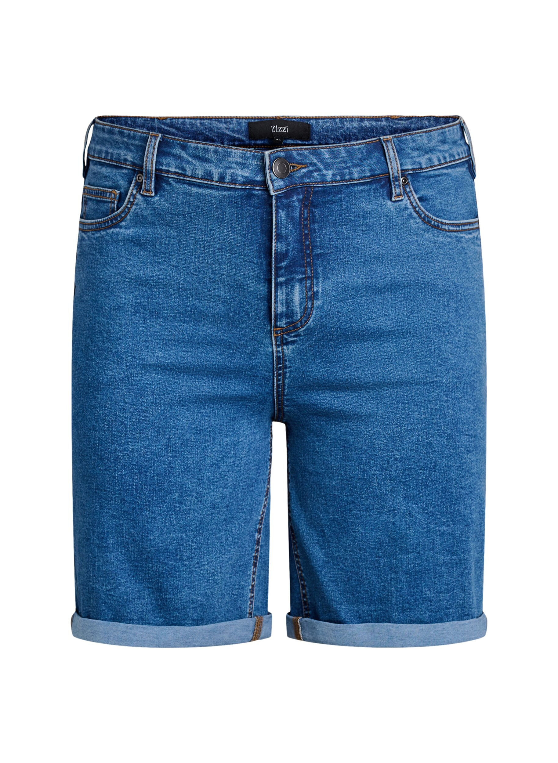 Fitted denim shorts with a high waist