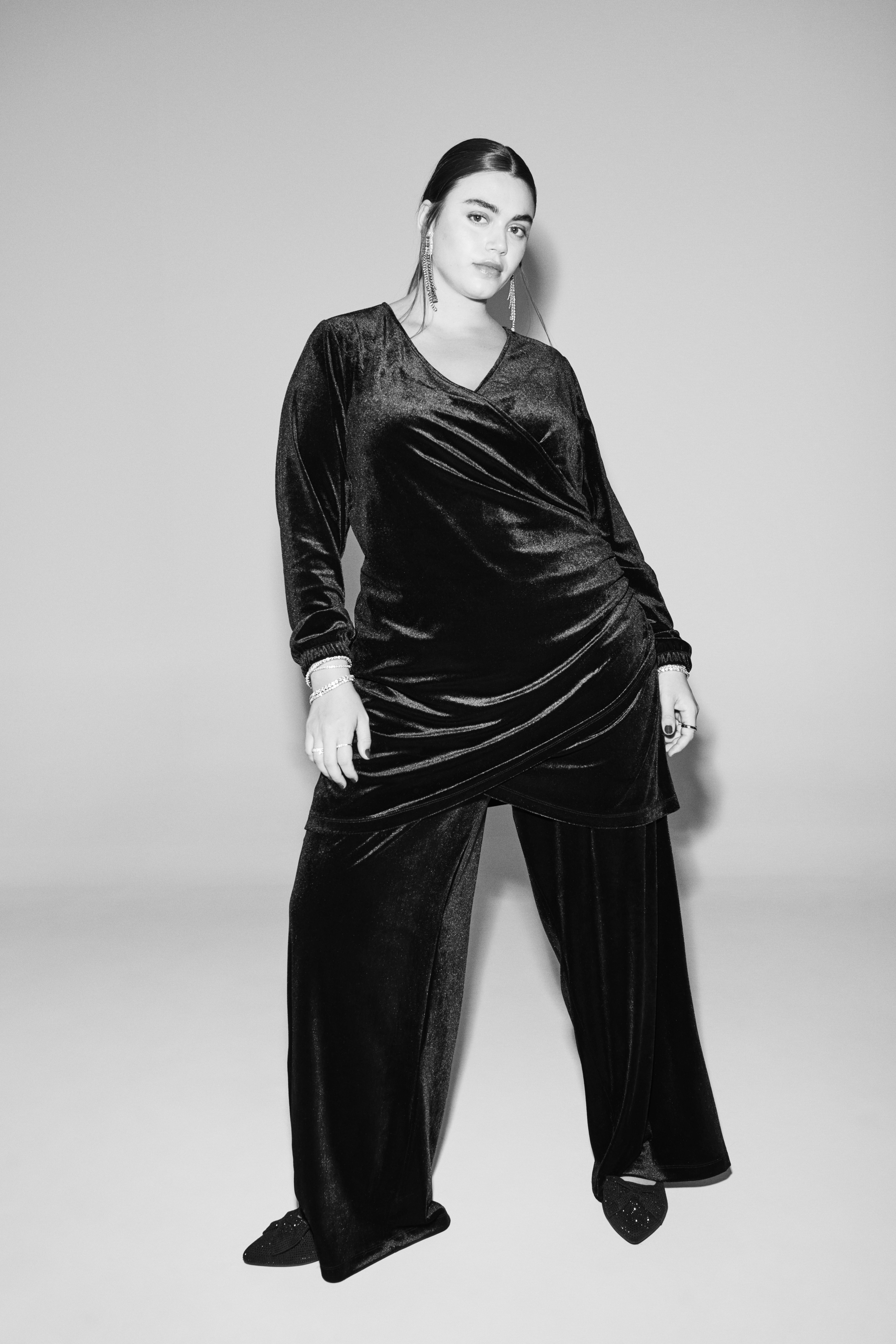 Velour set with details, , Model