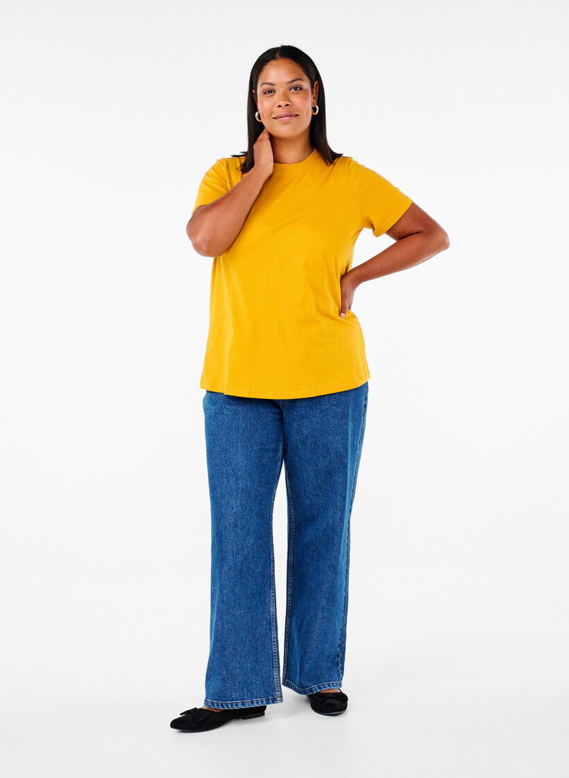 Basic cotton T-shirt with round neck, Yellow, Model image number 1