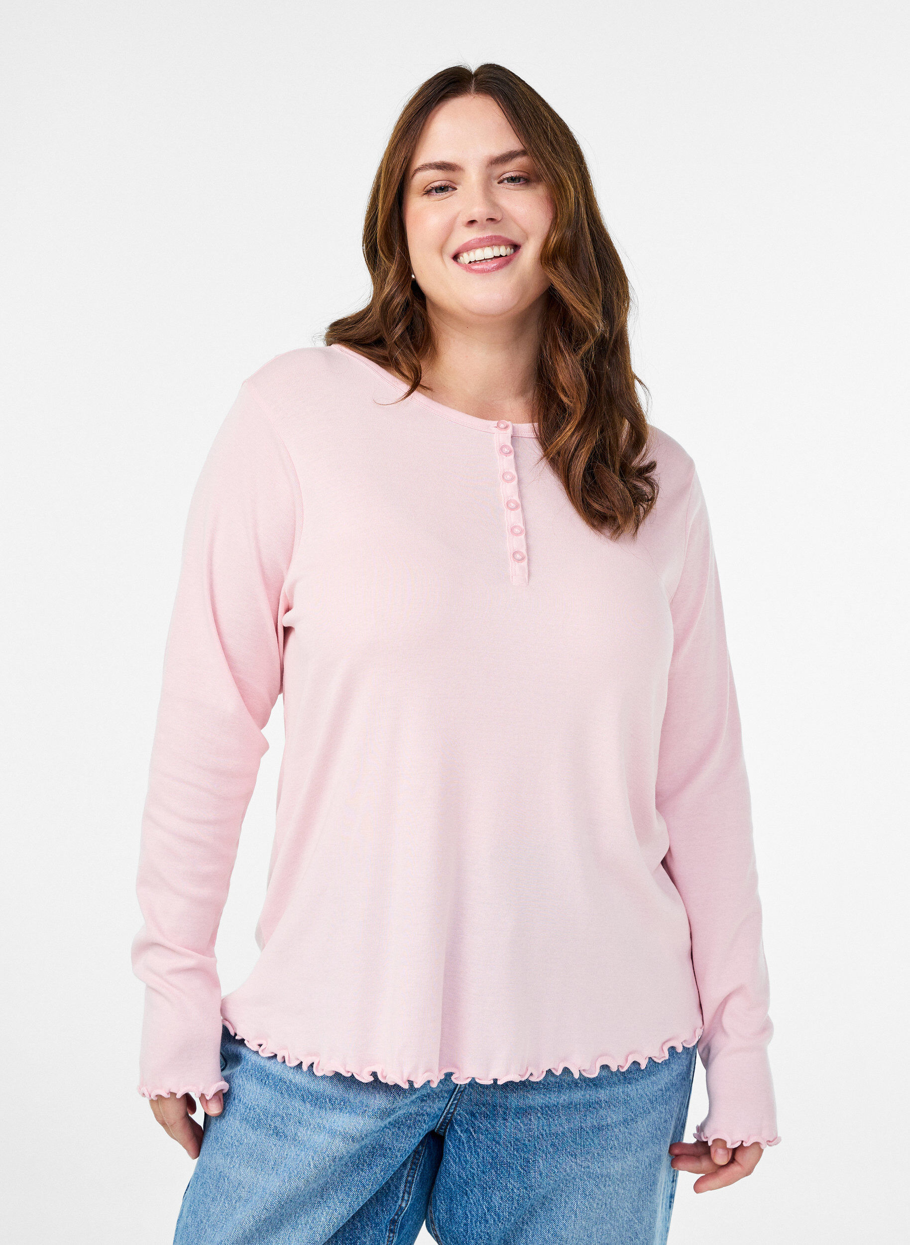 Jersey blouse with buttons and wavy edges, Pink, Model