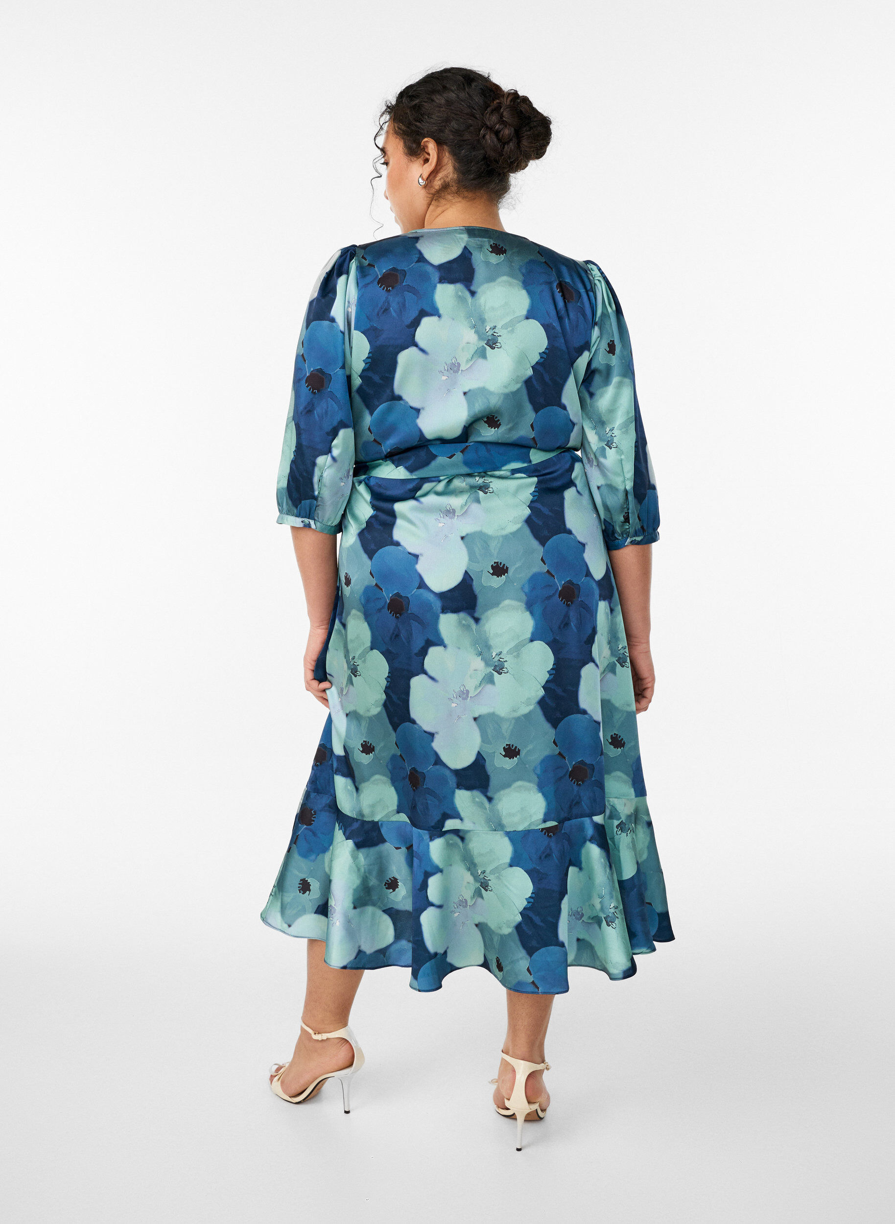Zizzifashion Floral wrap dress with 3/4 sleeves, Mixed colours, Model image number 2