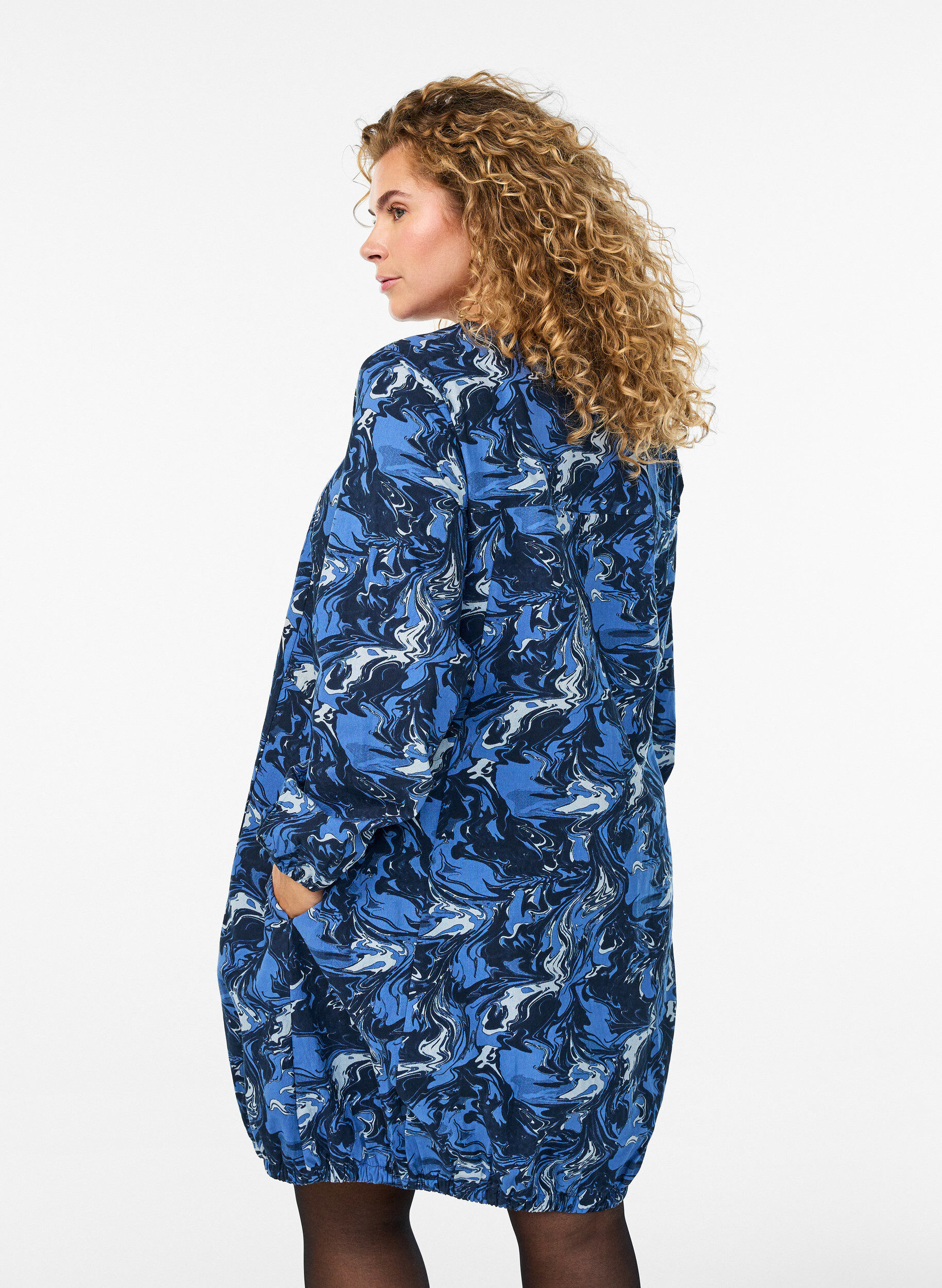 ZizzifashionShort cotton dress with an elasticated hem and long sleeves, Blue, Model image number 2