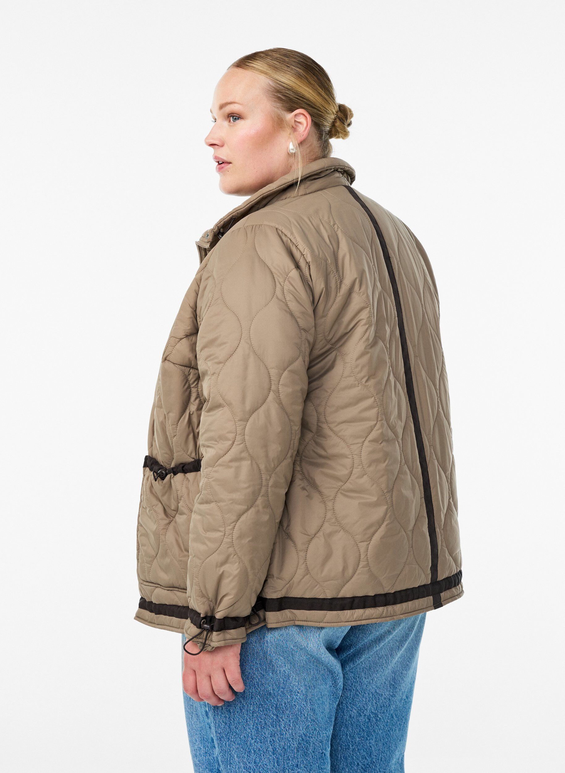 Zizzifashion Short quilted jacket with contrast details, Beige, Model image number 2