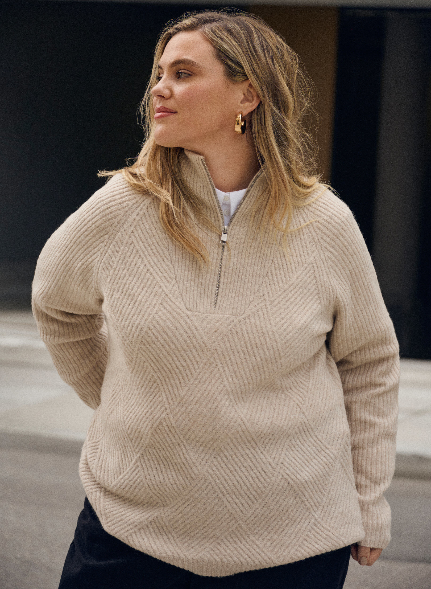 Zizzifashion Knitted jumper with a high neck and harlequin pattern, Beige, Image image number 0