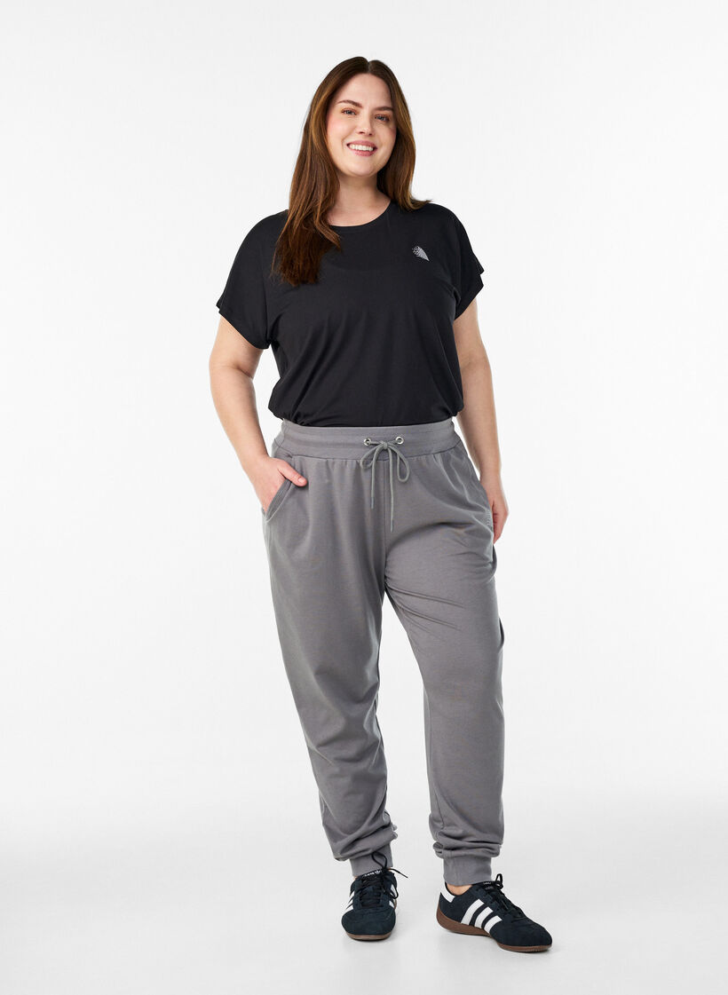 Loose workout trousers with pockets, Grey, Model image number 1