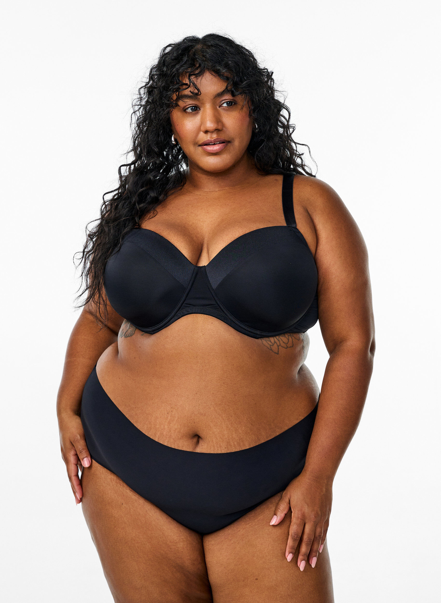 Zizzifashion Moulded bra in microfiber with satin detail, Black, Model image number 1