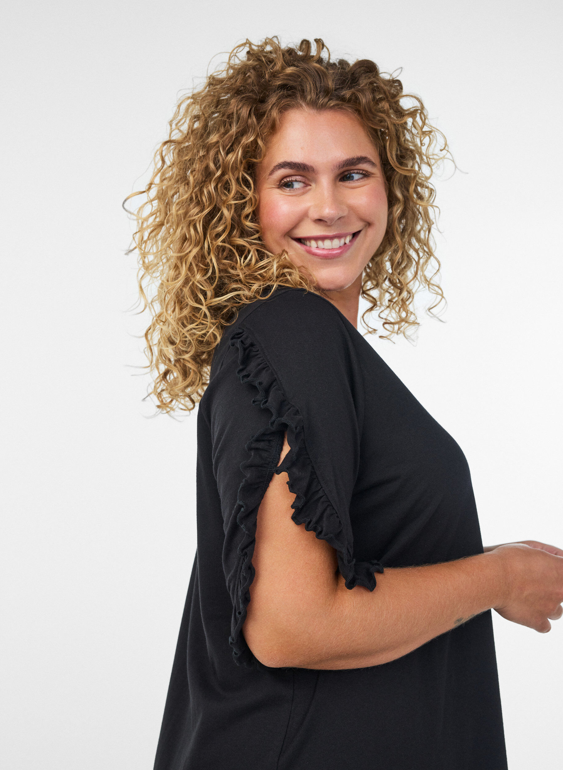 ZizzifashionNightgown in organic cotton with ruffle sleeves, Black, Model image number 3