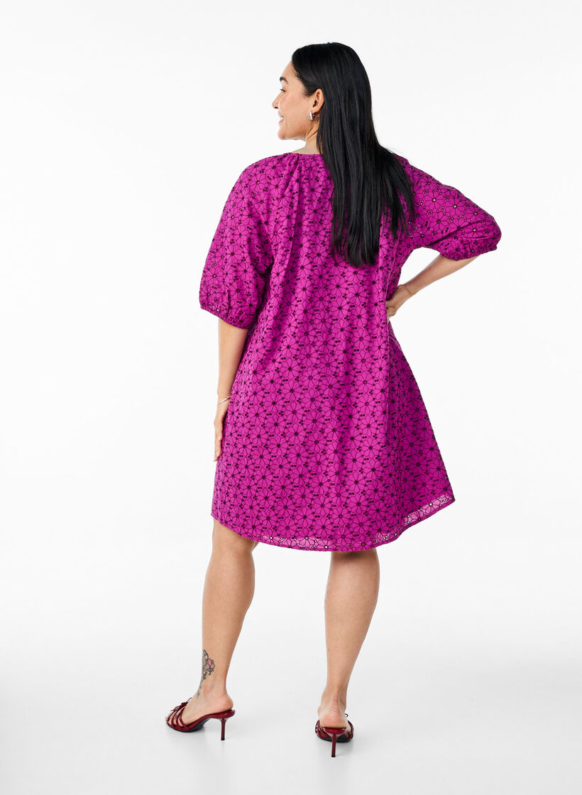 Short dress with embroidered floral pattern, Purple, Model image number 2