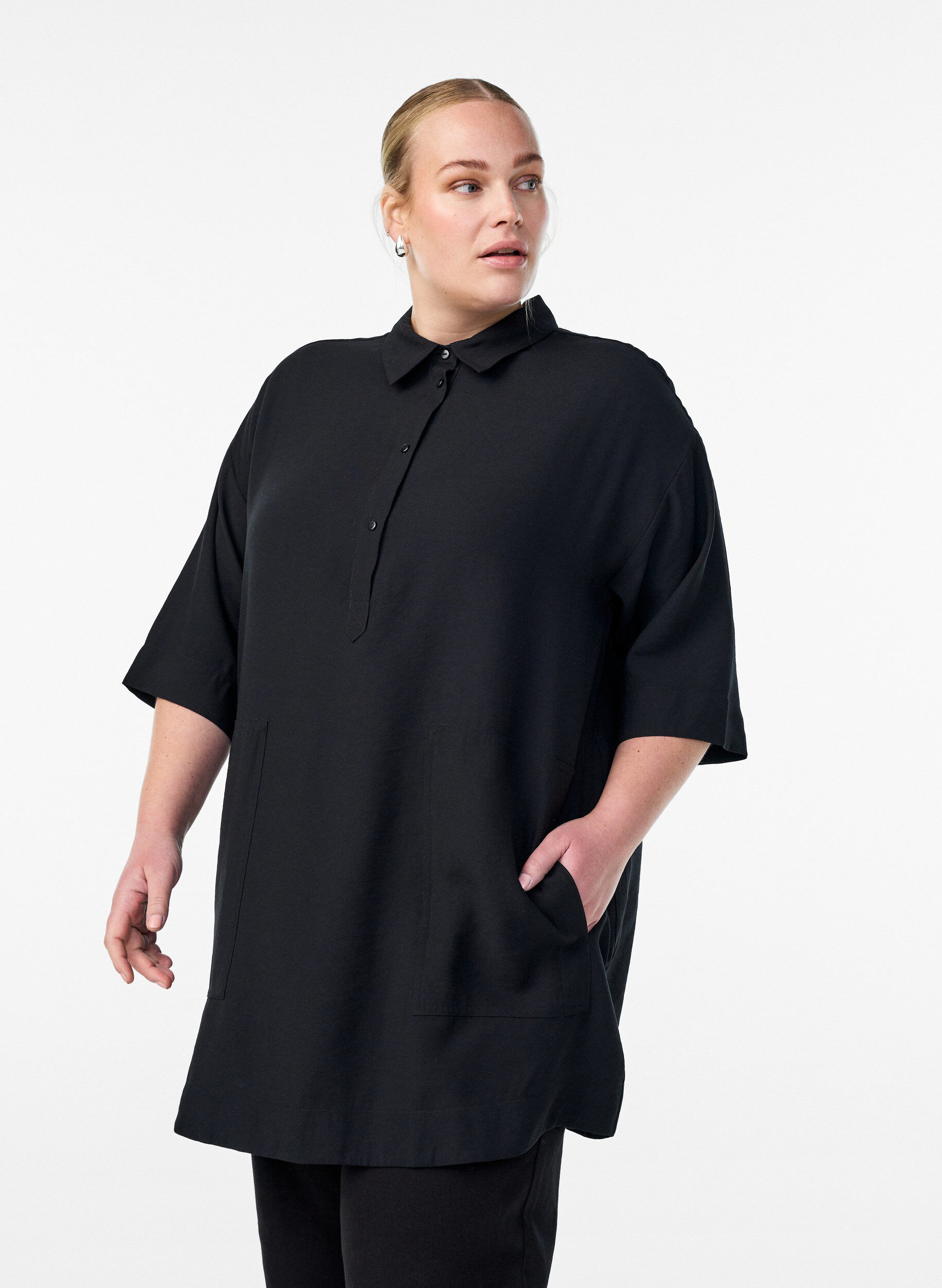 Tunic in viscose with pockets and collar, Black, Model