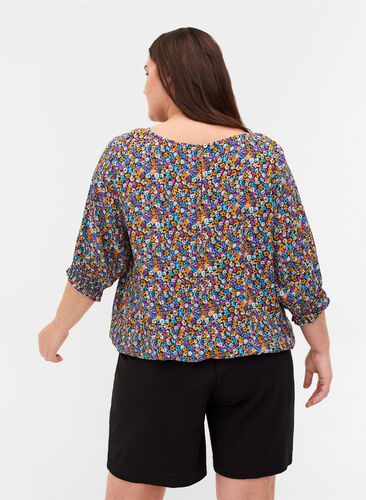 Viscose blouse in a floral print with smock, Ditsy AOP, Model image number 1