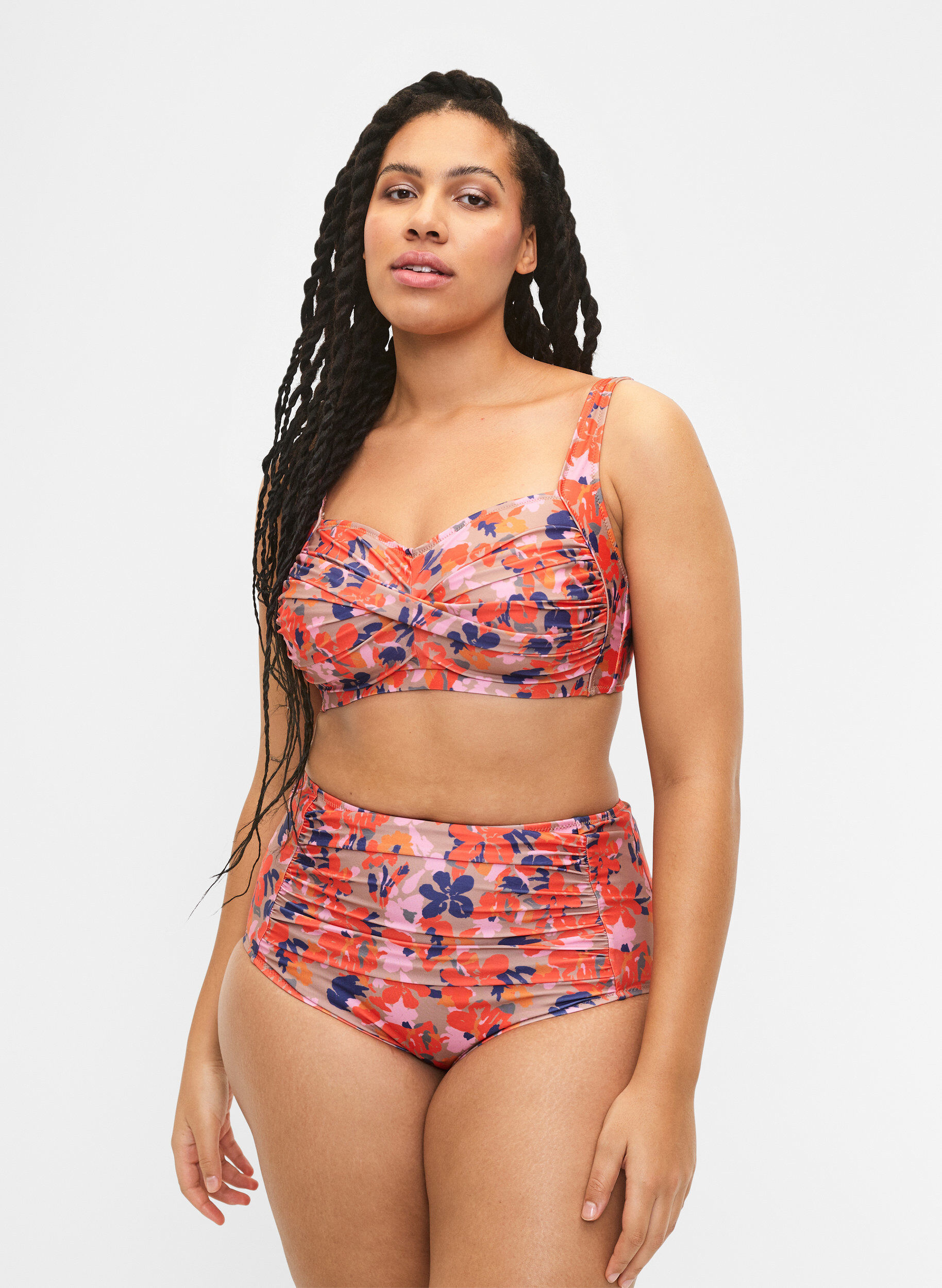 Extra high-waisted bikini bottom with print, Yellow, Model