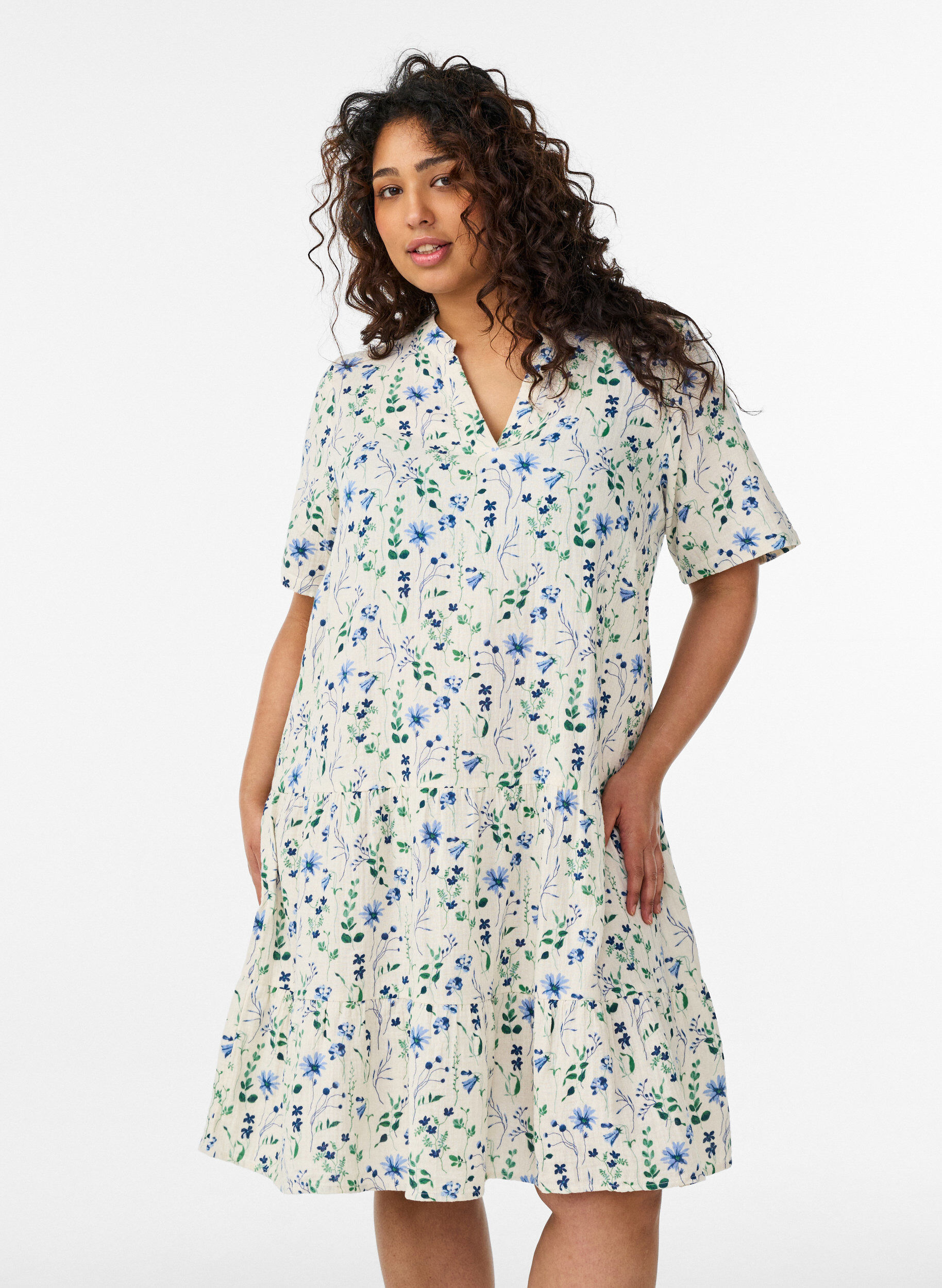 Short A-line dress in cotton muslin, Beige, Model