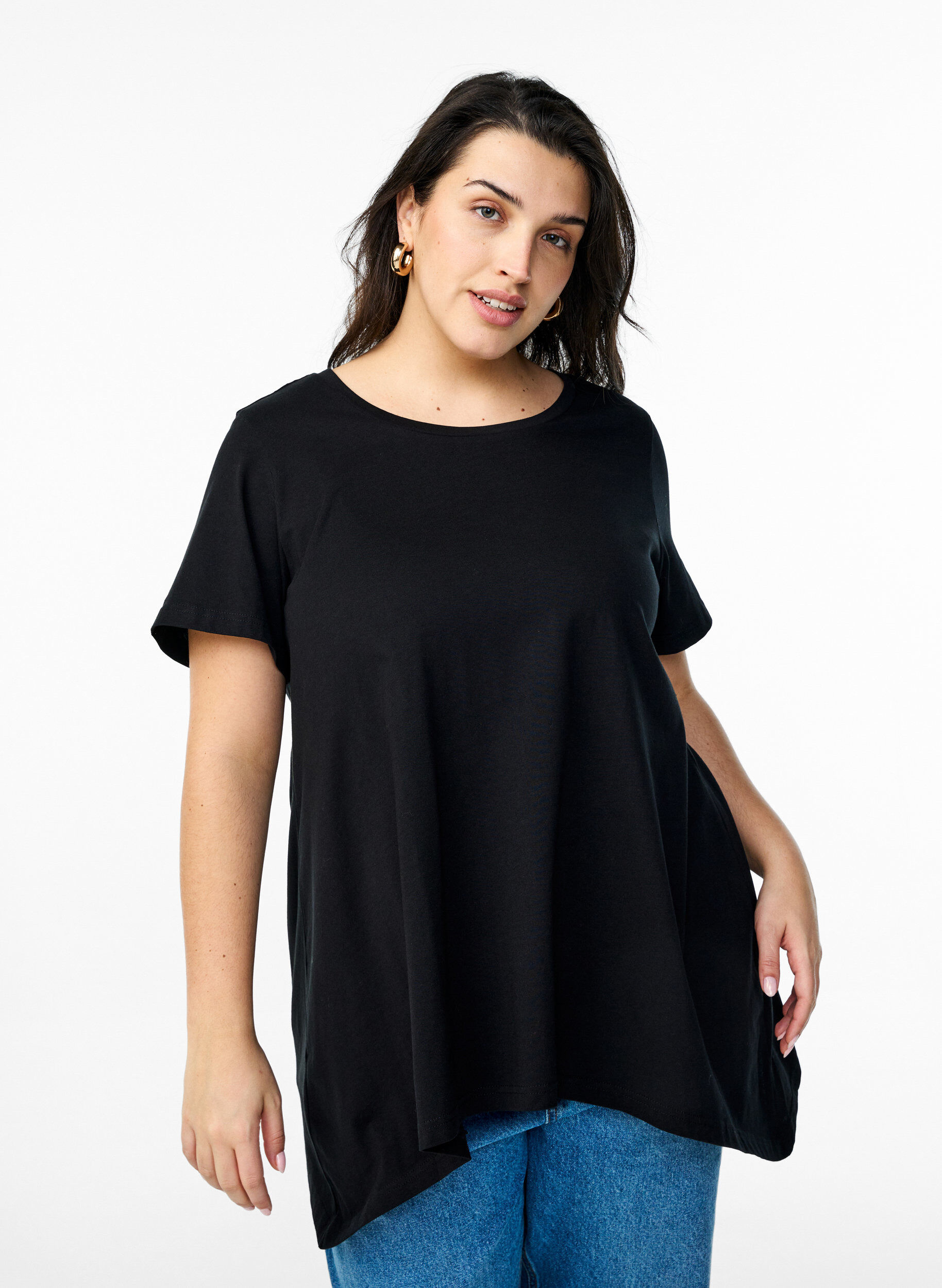 T-shirt with a round neck and A-line shape, Black, Model
