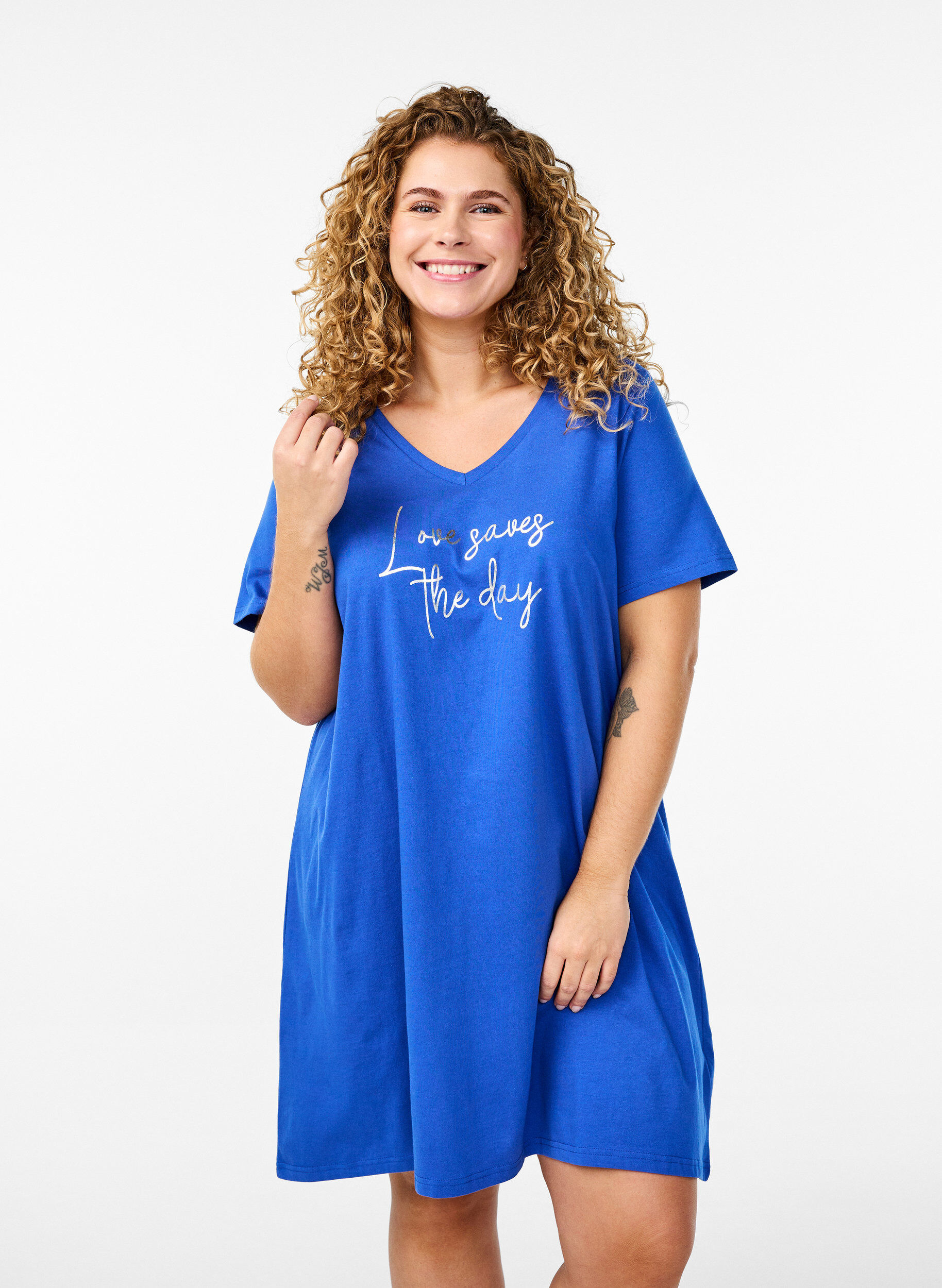 Organic cotton nightgown with v-neck, , Model