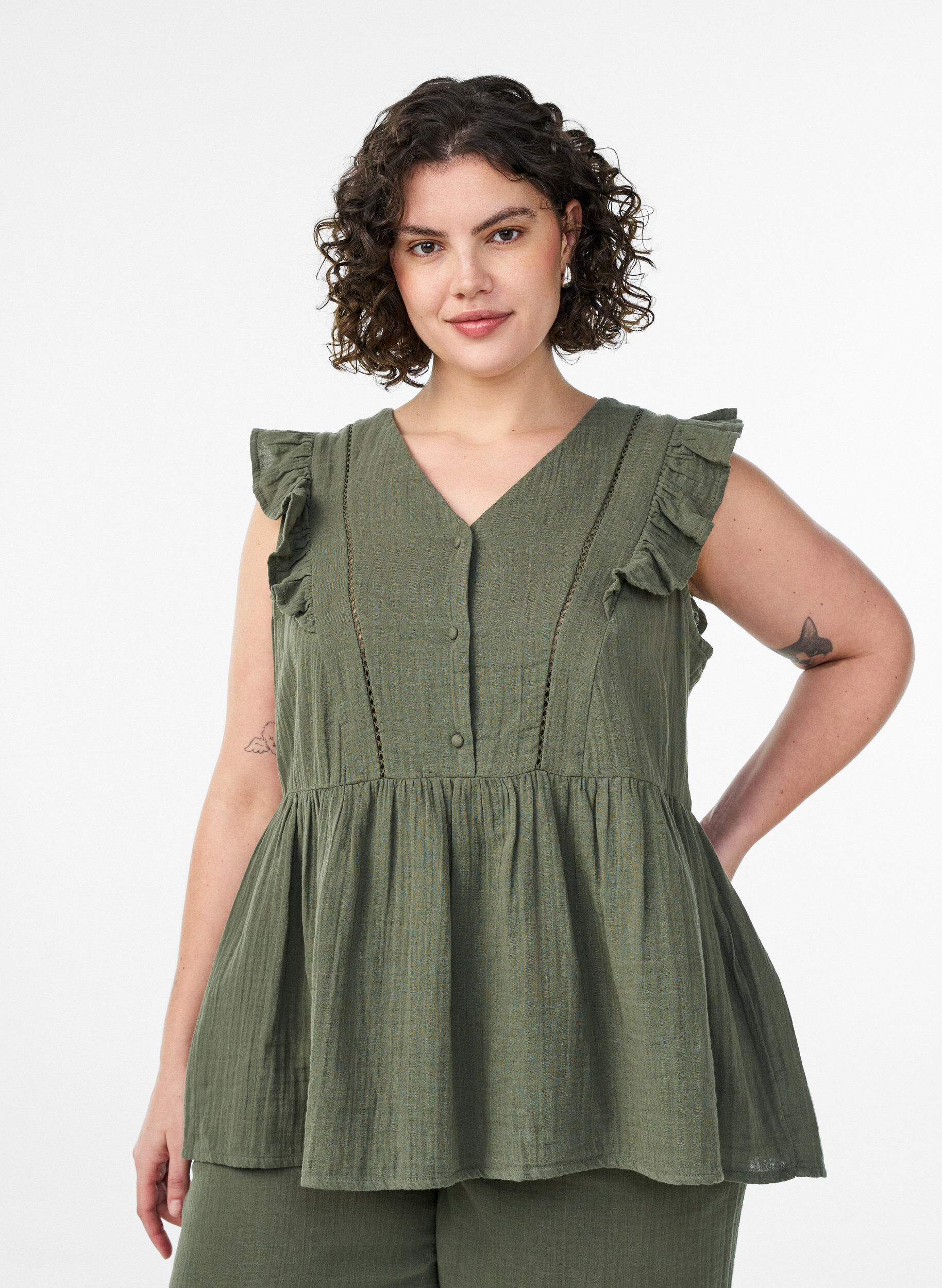Zizzifashion Sleeveless cotton muslin blouse with ruffles, Green, Model image number 0