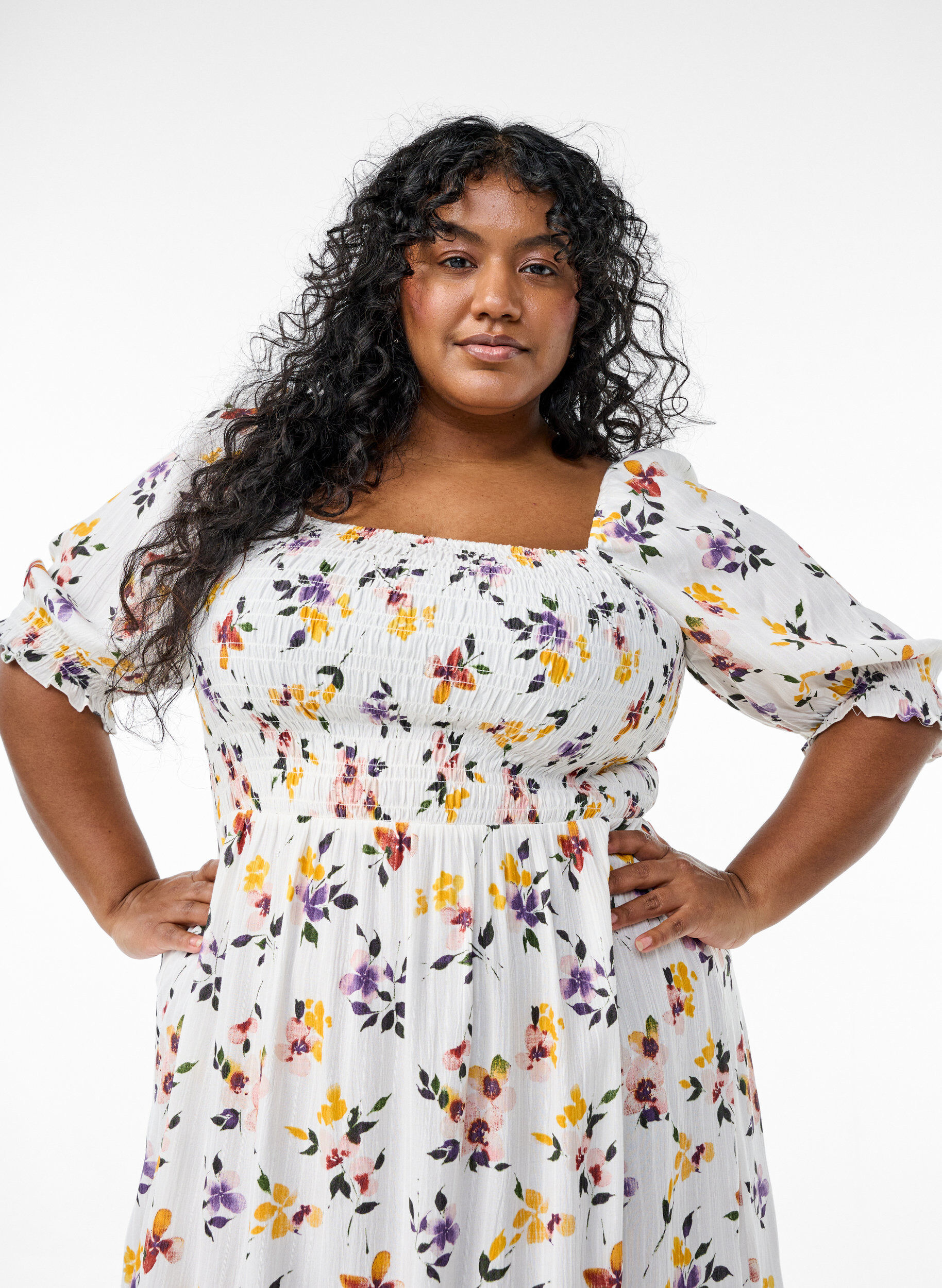 Zizzifashion Floral viscose midi dress with smock, White, Model image number 2