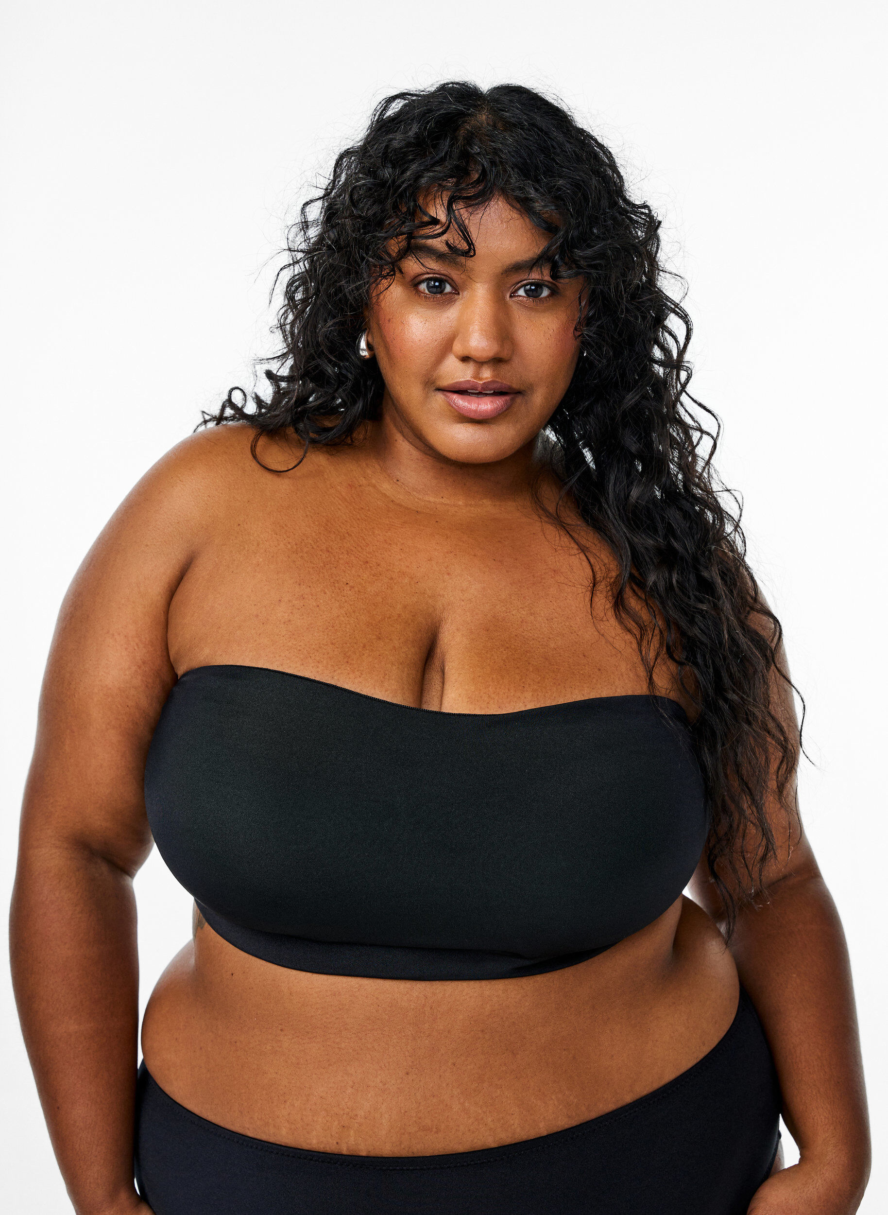 Solid color bandeau bikini top, Black, Model