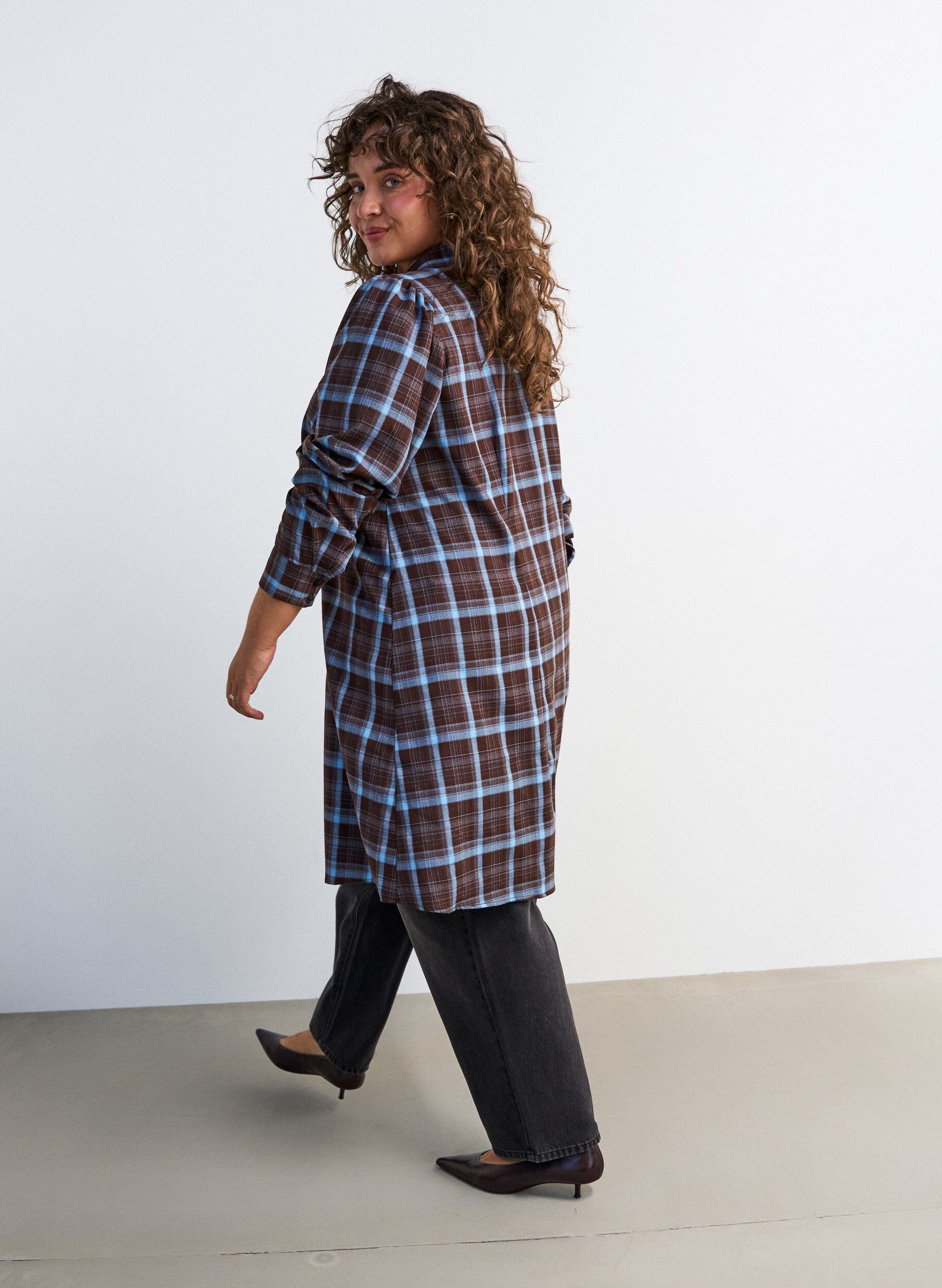 ZizzifashionKnee-length shirt dress with a checked pattern, Brown, Model image number 2