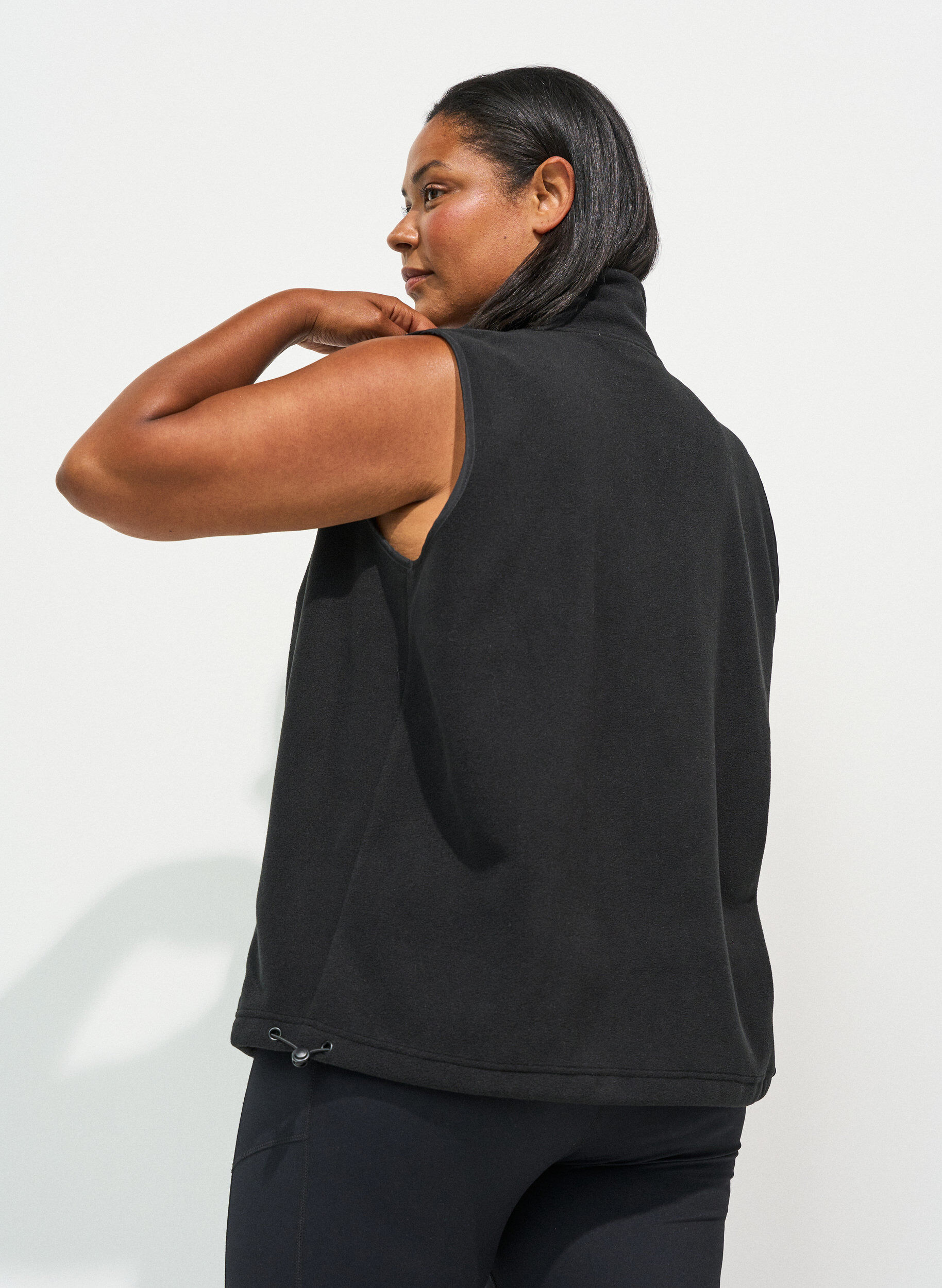 ZizzifashionFleece vest with high collar and drawstring bottom, Black, Model image number 2