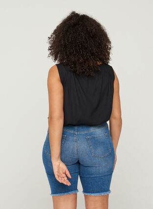 Close-fitting denim shorts with raw edges, Dark blue denim, Model image number 1