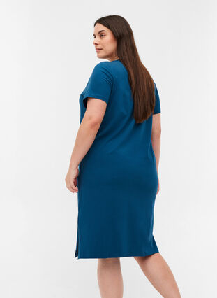 Short-sleeved dress in cotton with slit, Majolica Blue, Model image number 1