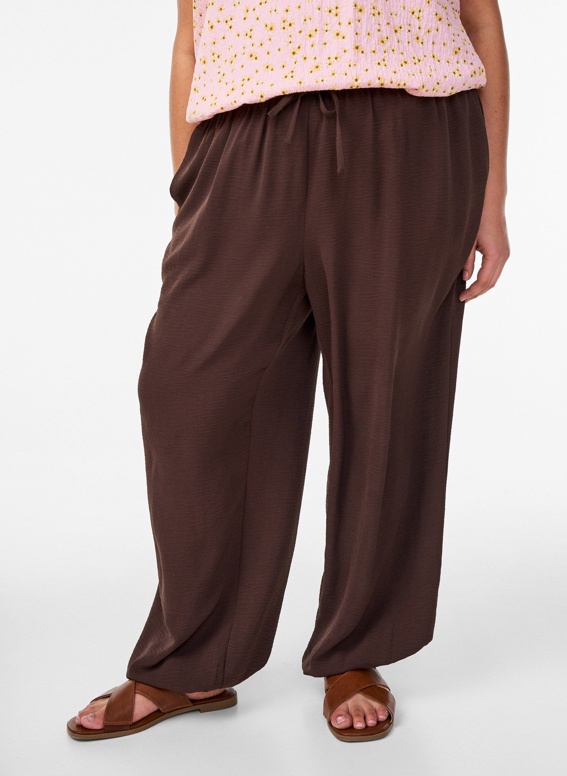 Zizzifashion High-waisted balloon trousers, Brown, Model image number 2