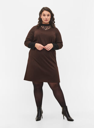 Plain dress with v neck and 3/4 sleeves, Coffee Bean, Model image number 2