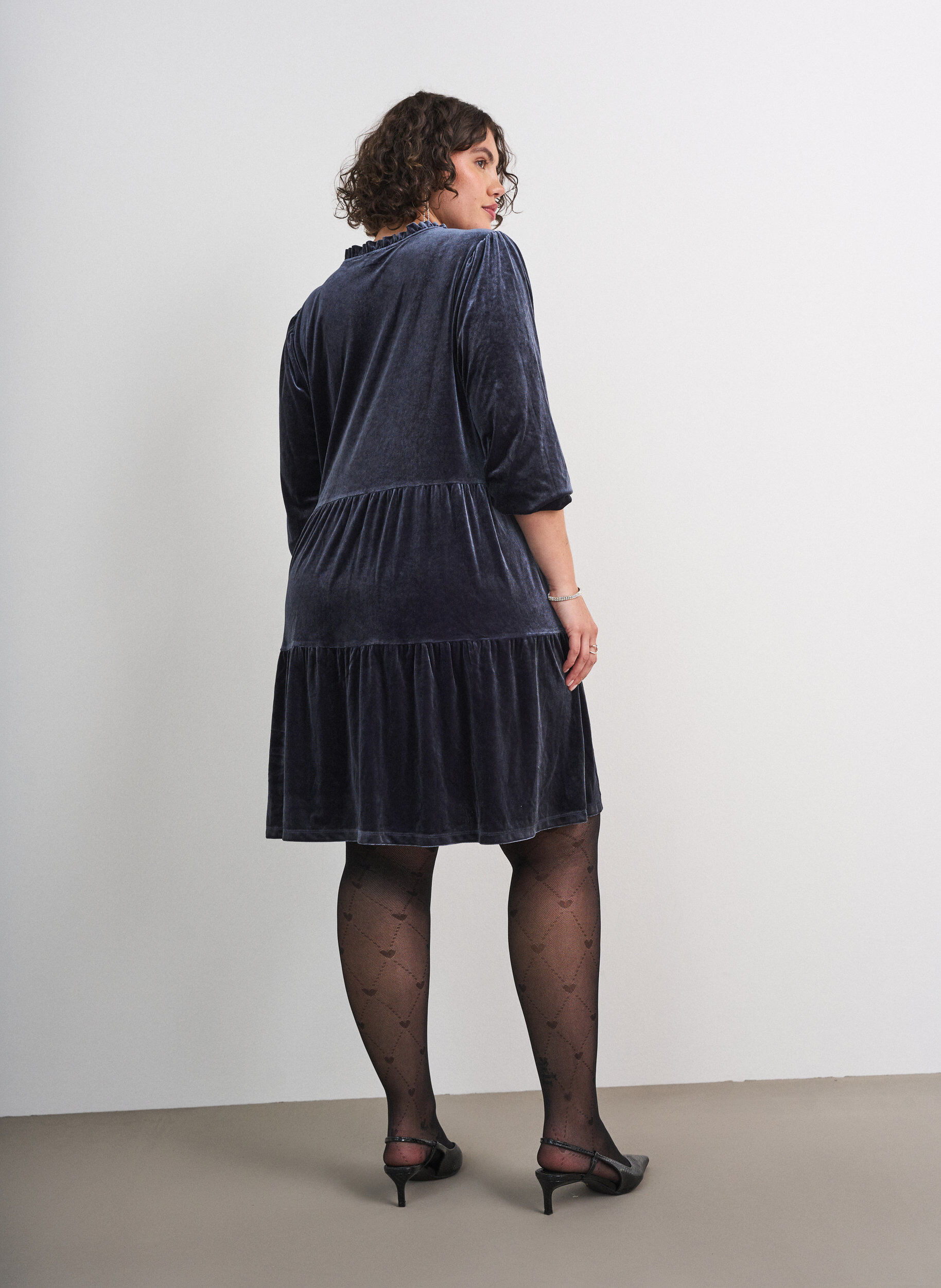 ZizzifashionShort velour dress with a ruffle collar and long sleeves, Blue, Model image number 2