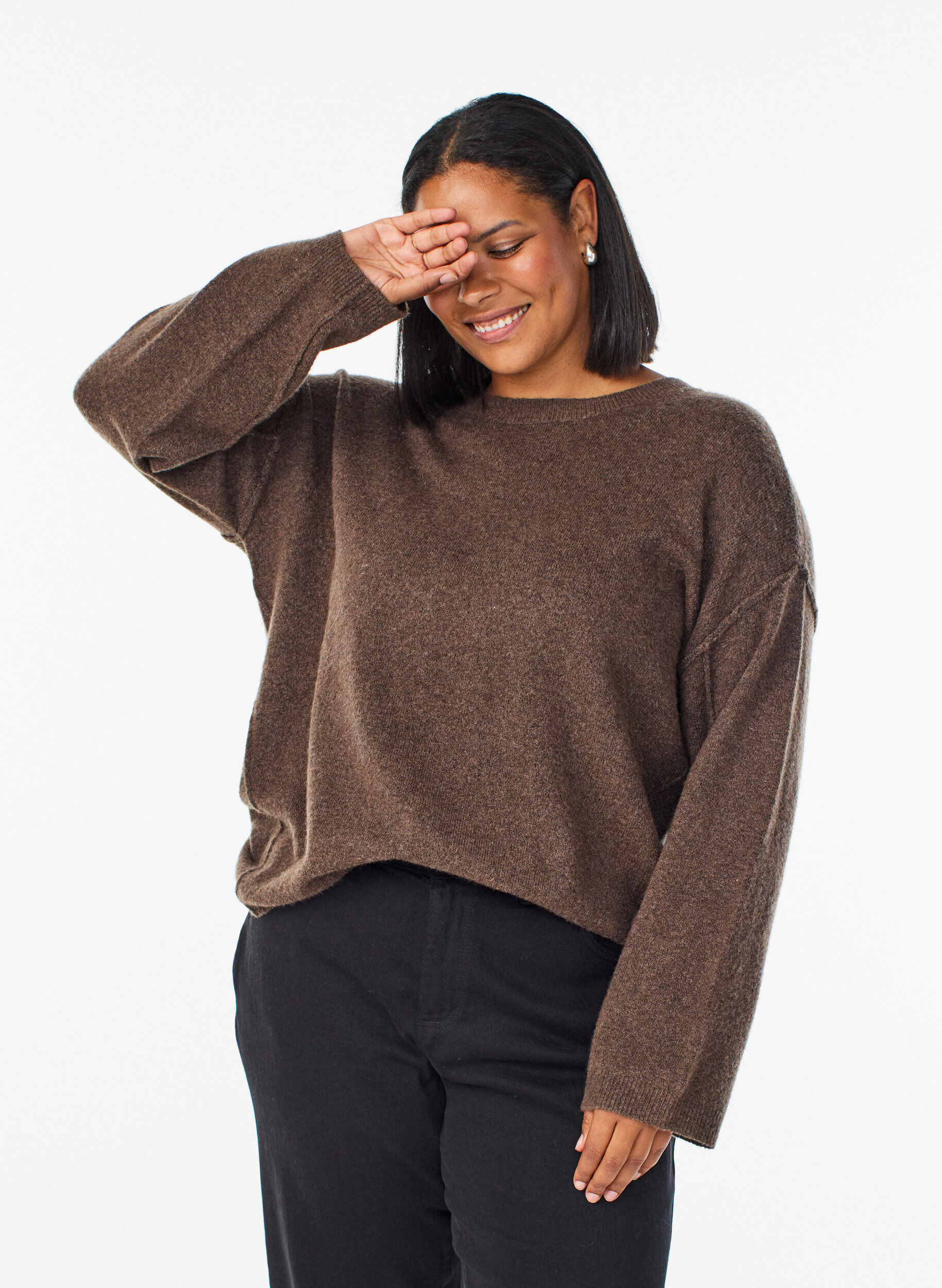 Loose knit sweater with prominent seams, Brown, Model