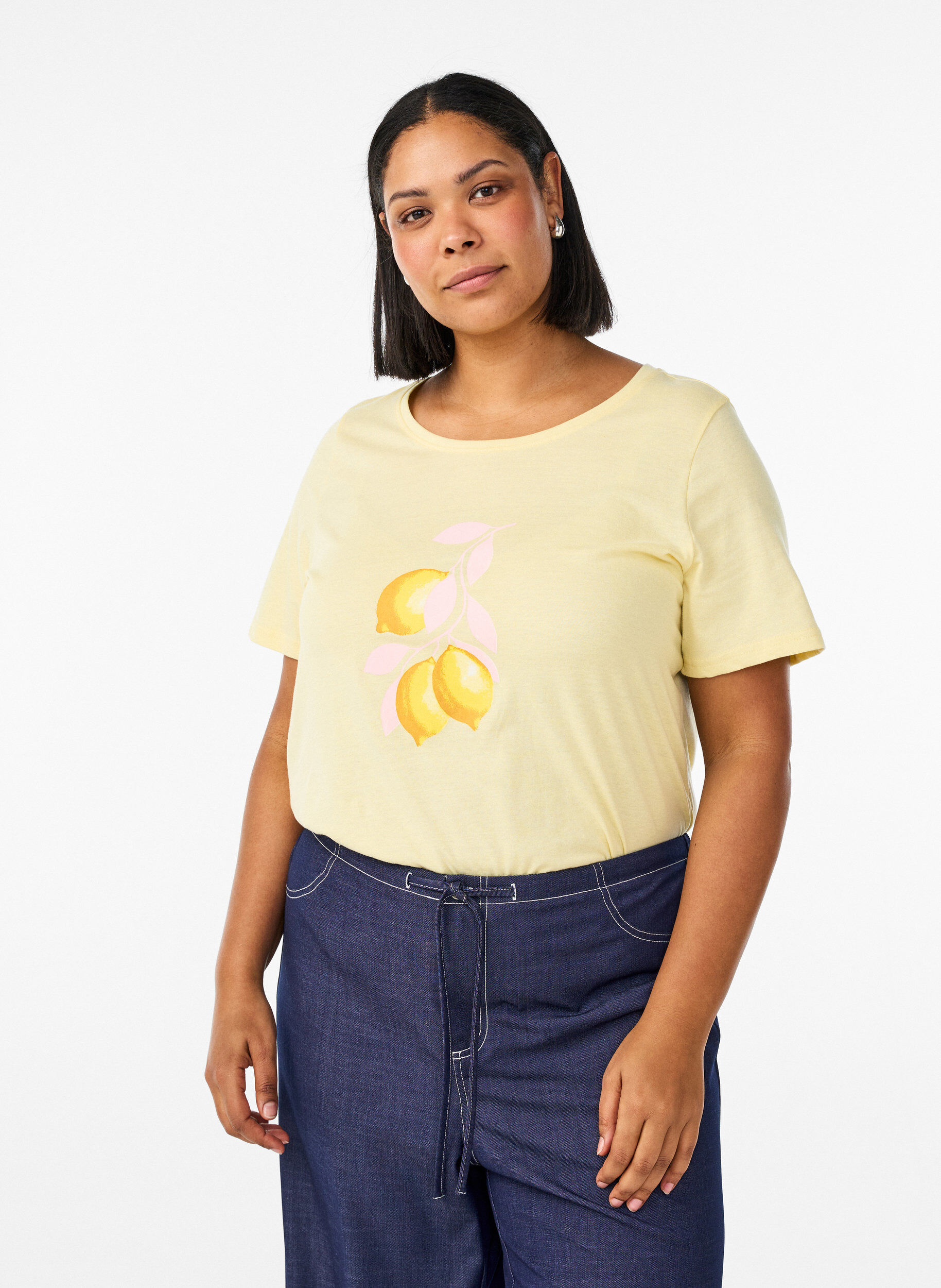 T-shirt with motif, Yellow, Model