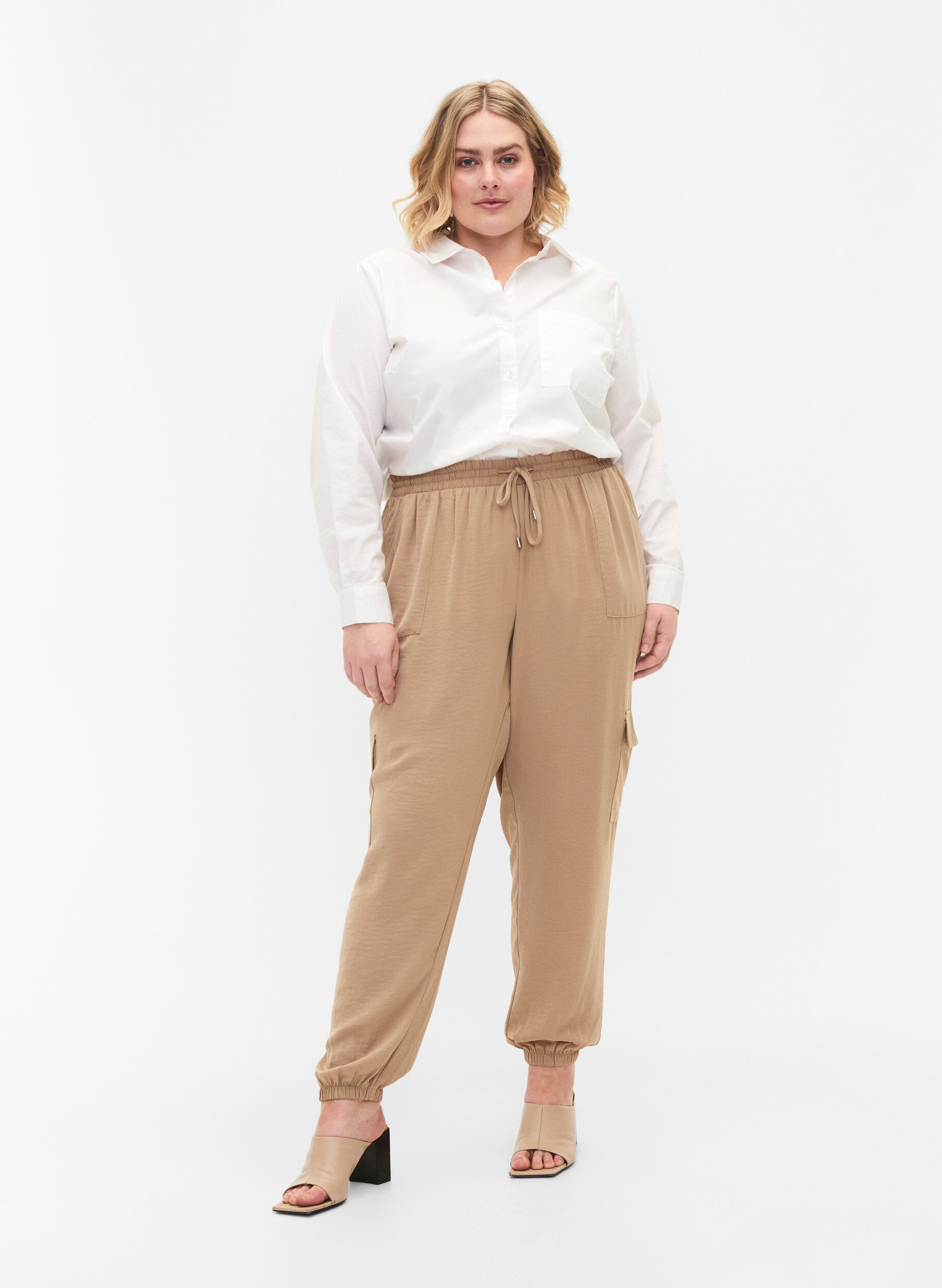 Zizzifashion Solid coloured trousers with large pockets, Nomad, Model image number 0