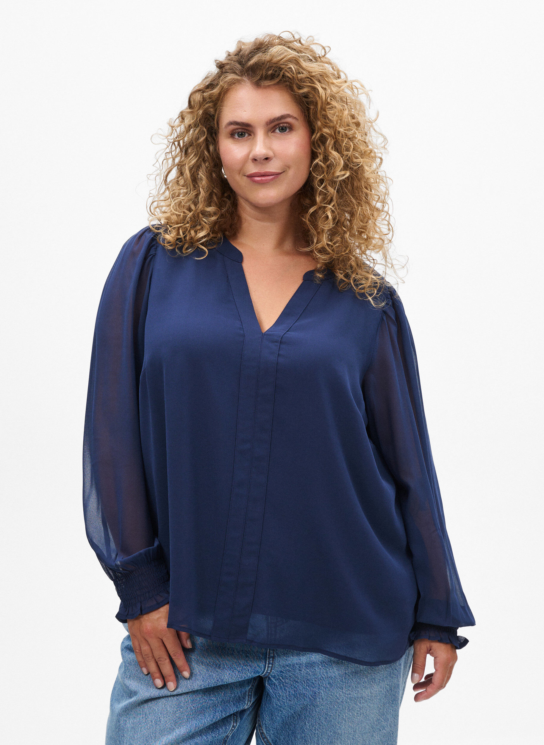 Blouse with sheer sleeves and smocking, Blue, Model