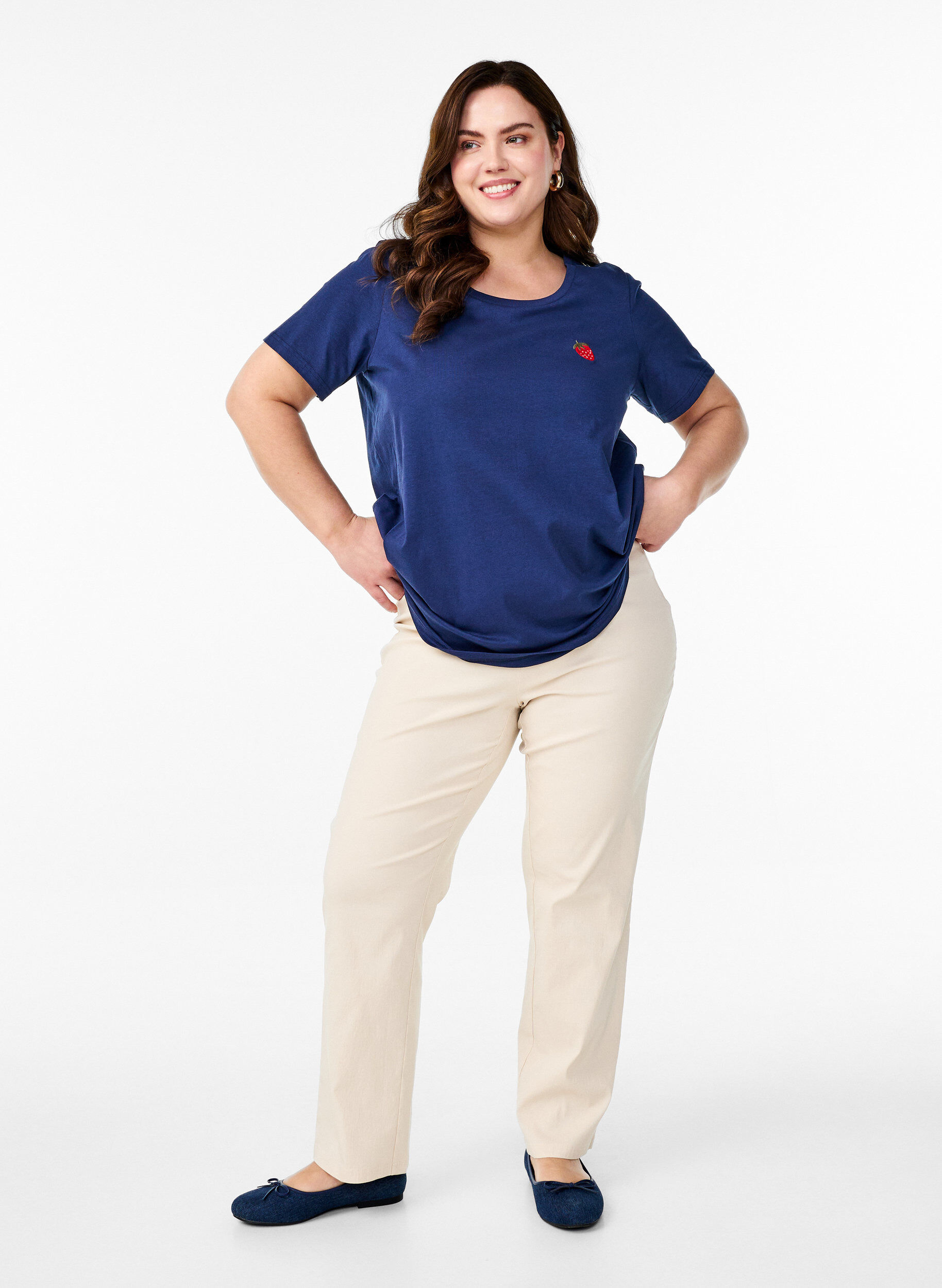 Zizzifashion T-shirt with strawberry embroidery, Naval A. W. Berry, Model image number 2