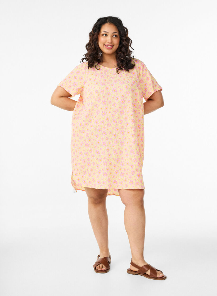 Short dress with a crinkled texture and short sleeves, Yellow, Model image number 1
