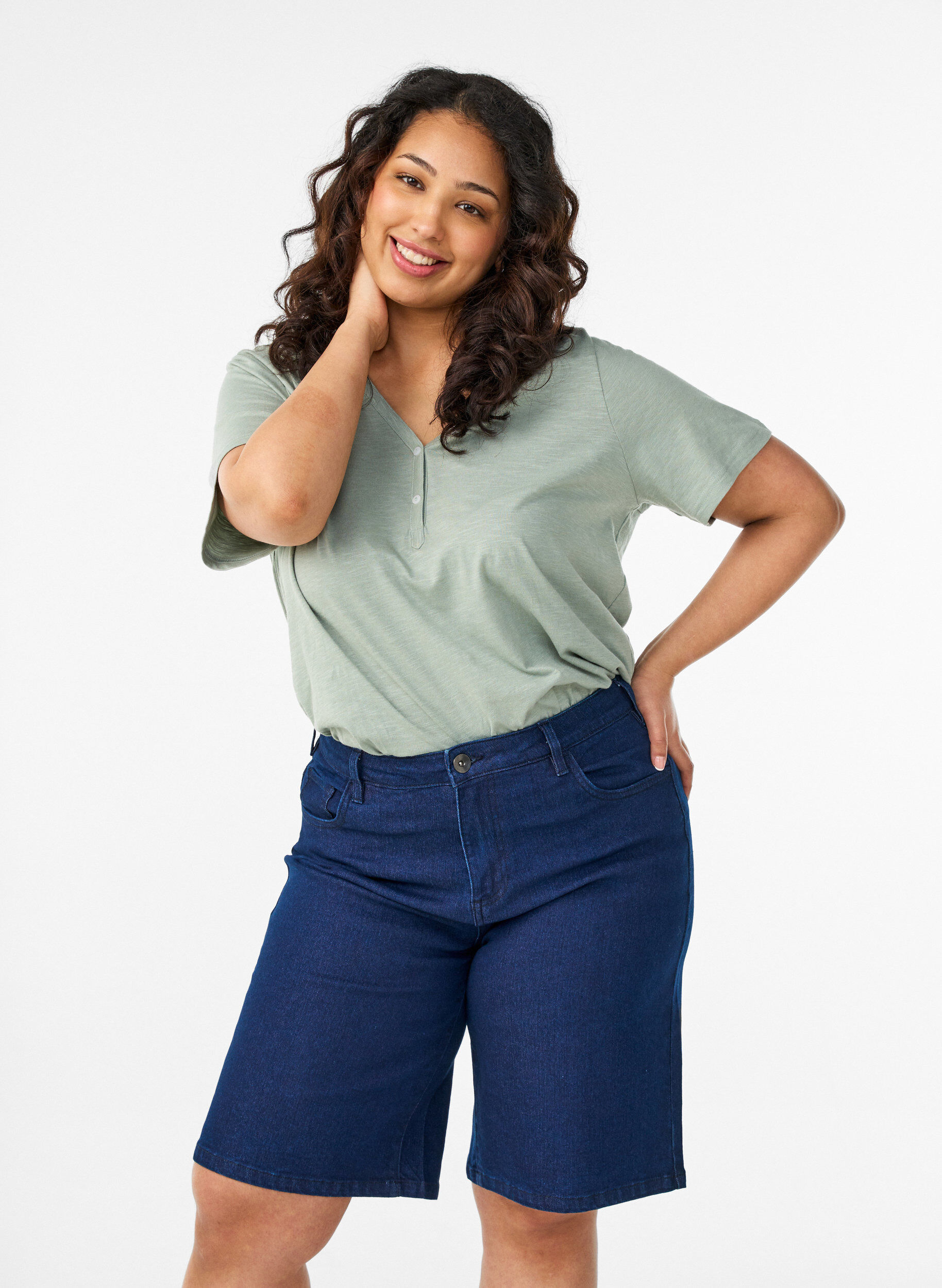 Zizzifashion Loose high-waisted denim shorts, Blue, Model image number 0