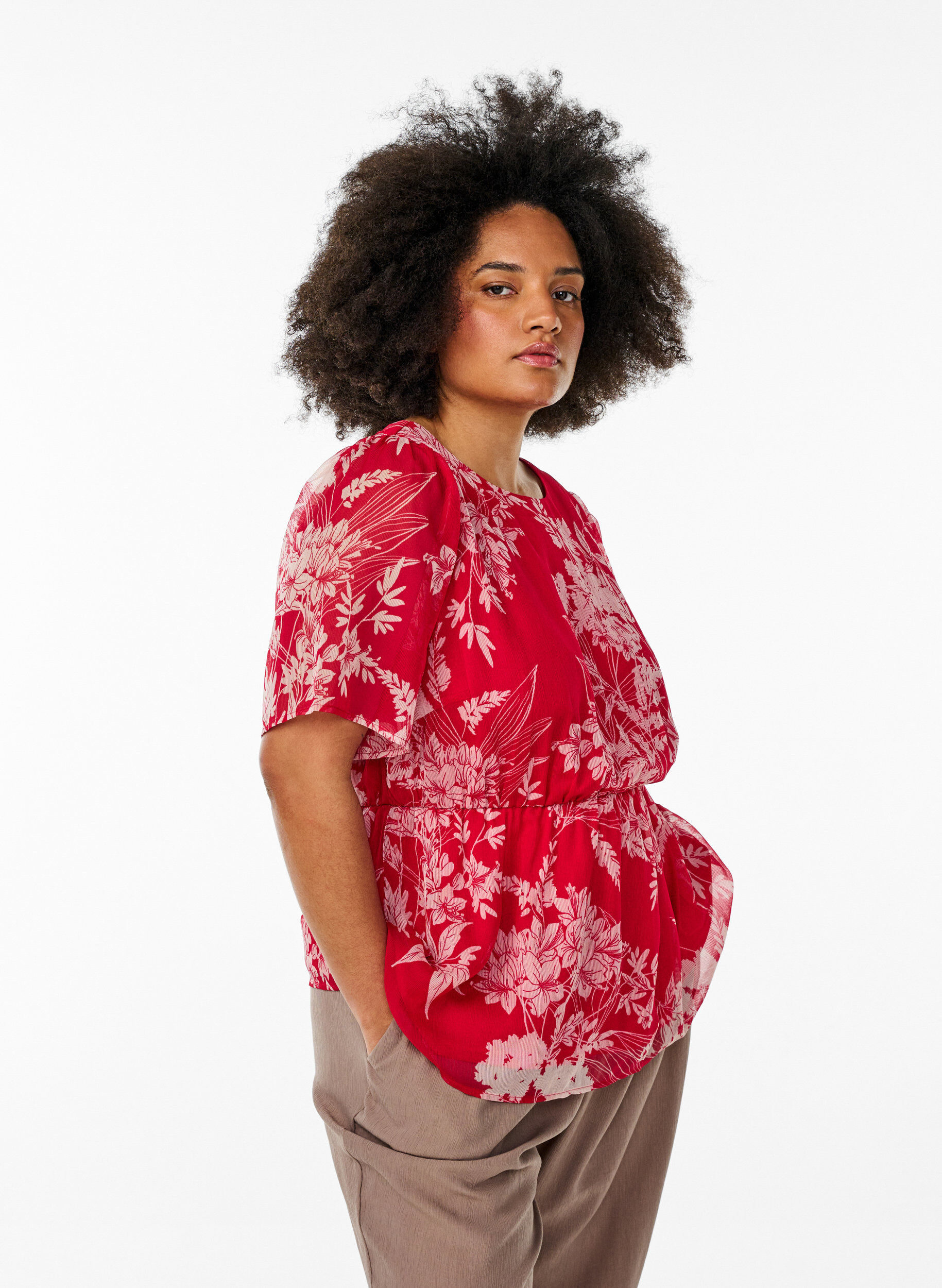 Floral chiffon blouse with an elasticated waist, Red, Model