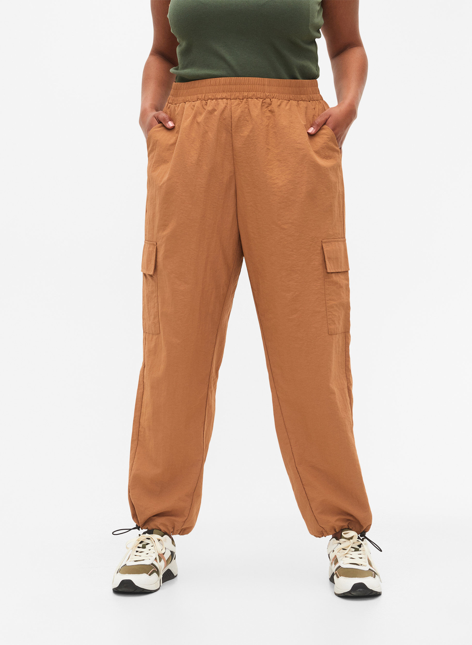 Zizzifashion Cargo pants with adjustable elastic drawstring, Sand, Model image number 2