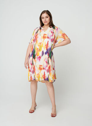 Short plisse dress with an all over print, Yellow comb AOP, Model image number 2